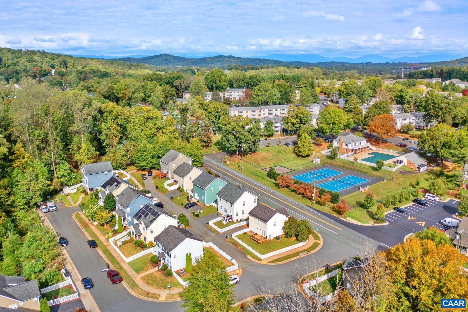 737 COUNTRY GREEN RD