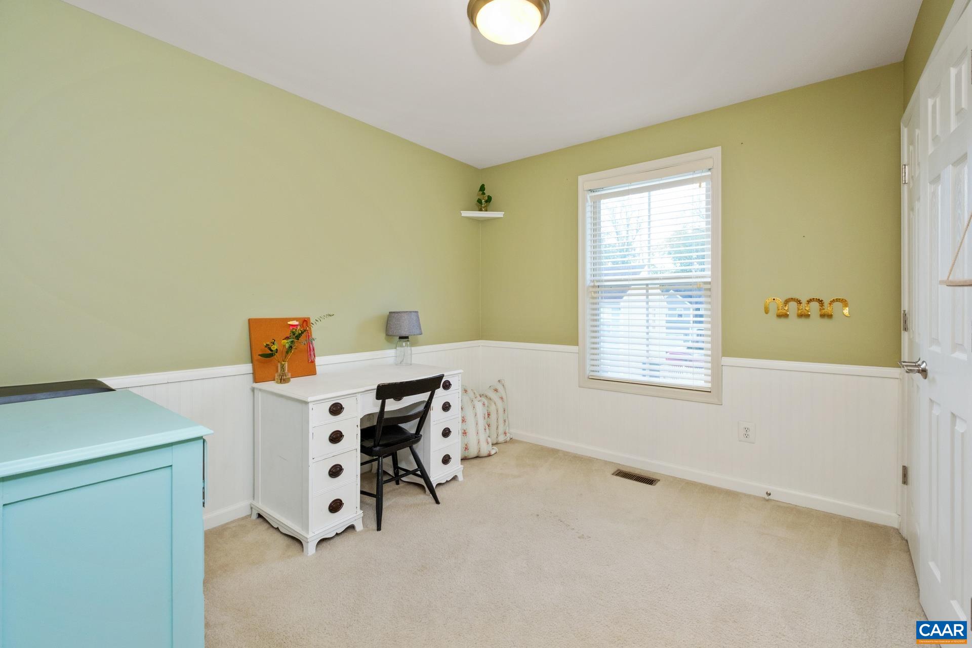 737 COUNTRY GREEN RD