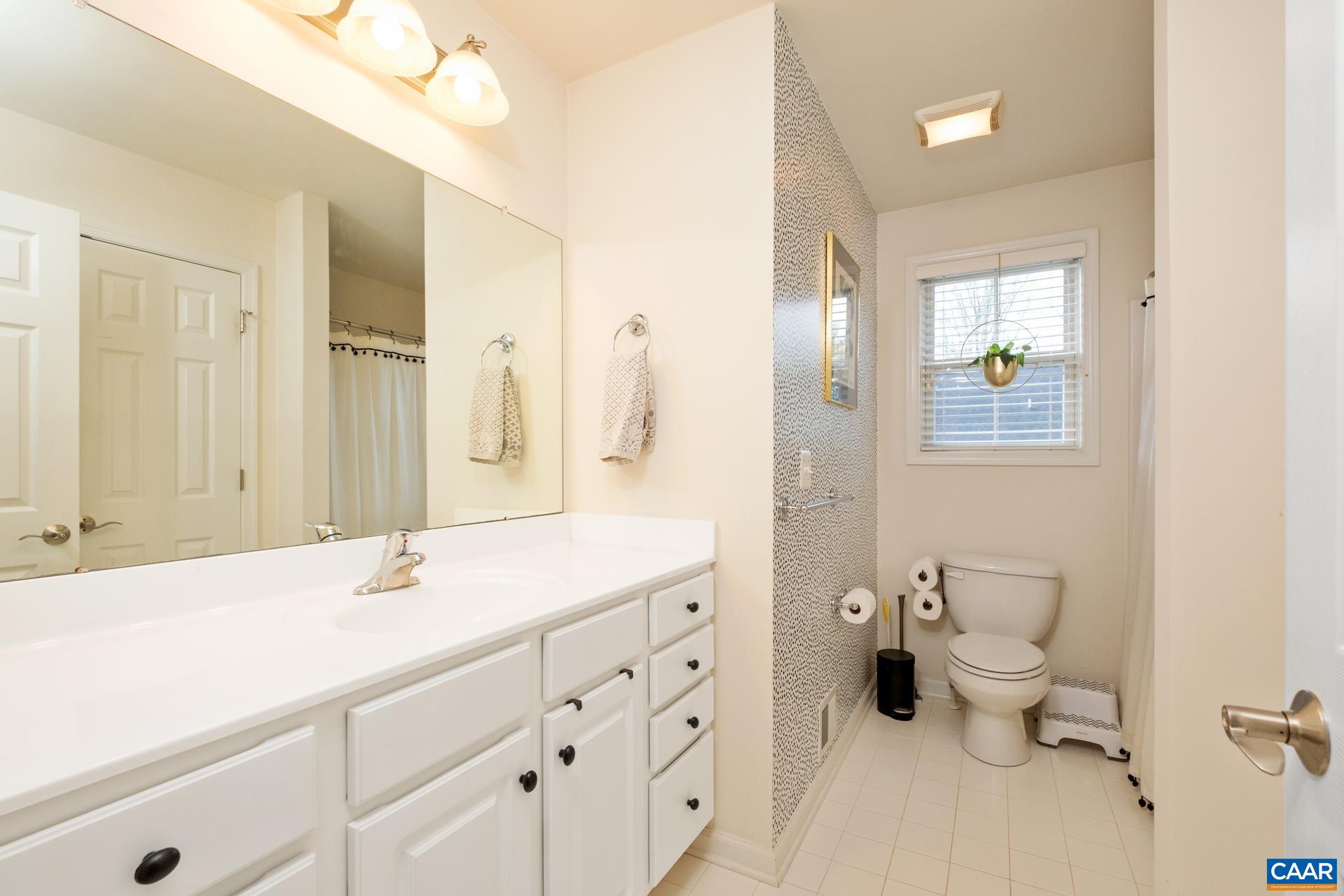 737 COUNTRY GREEN RD