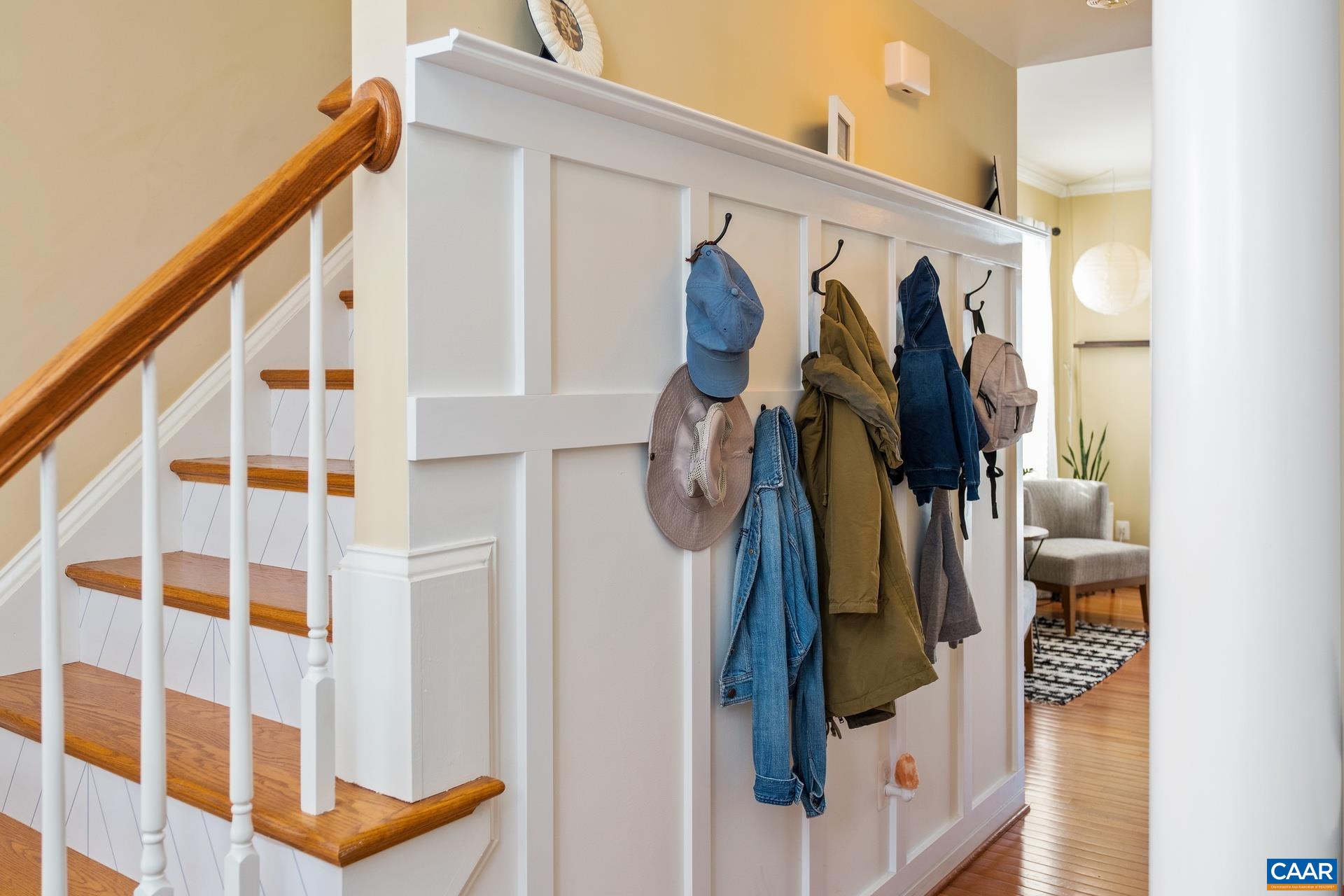 737 COUNTRY GREEN RD