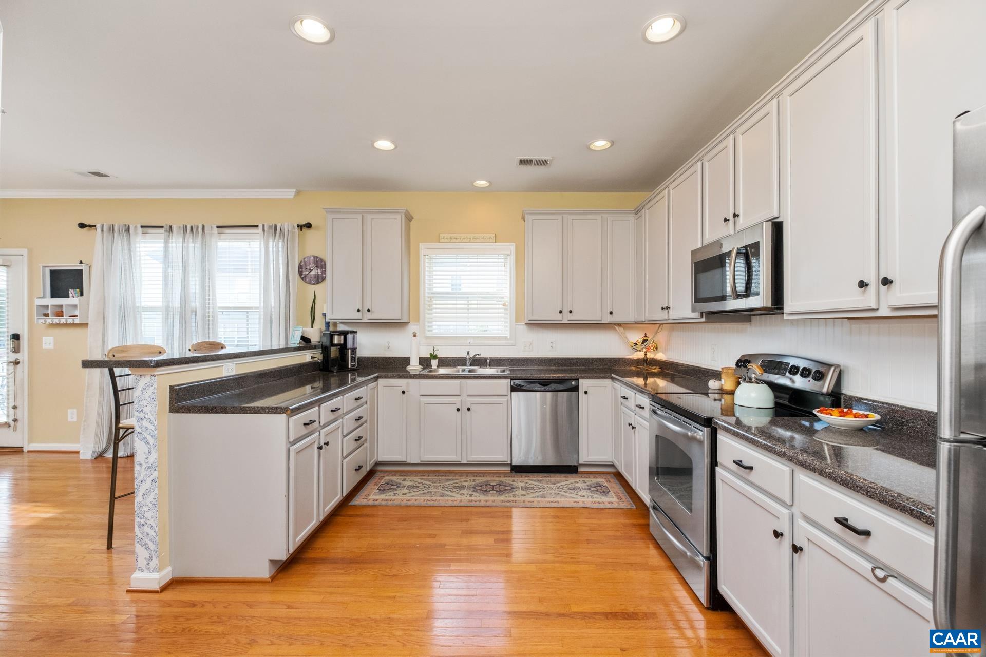 737 COUNTRY GREEN RD