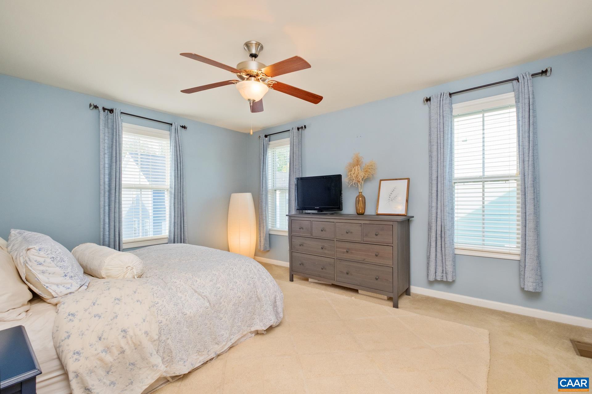 737 COUNTRY GREEN RD