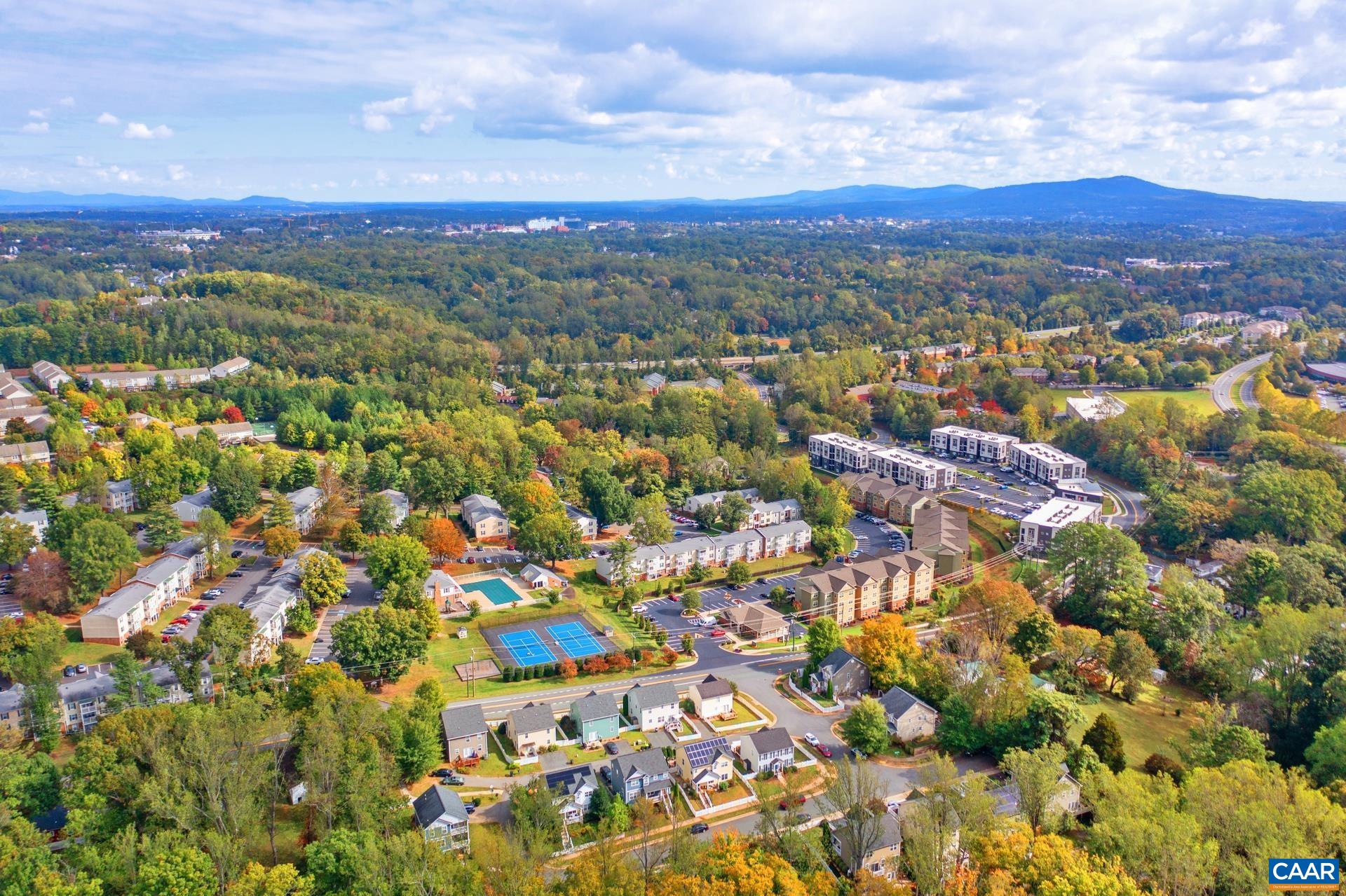 737 COUNTRY GREEN RD