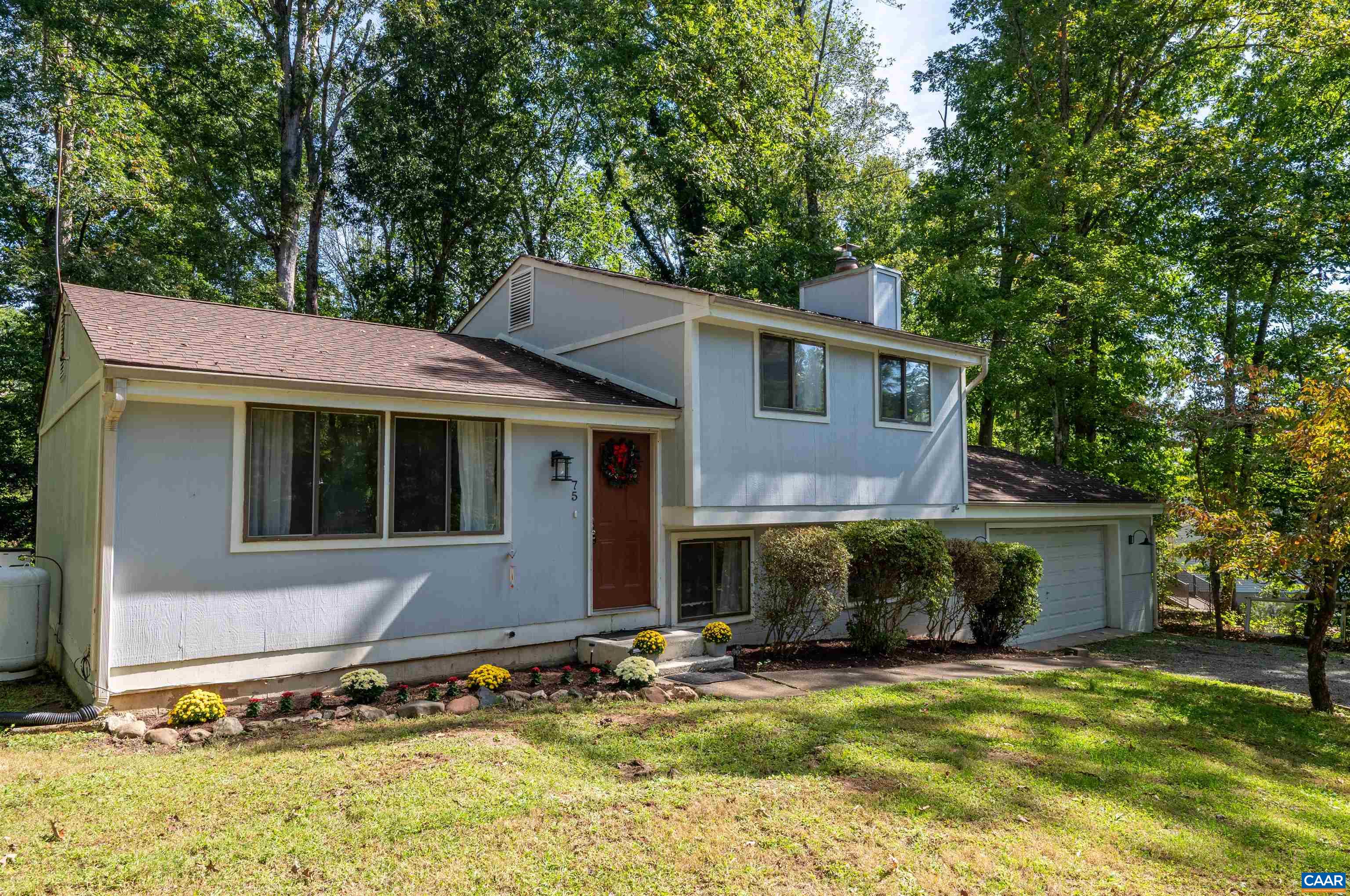 75 LUMBER LN