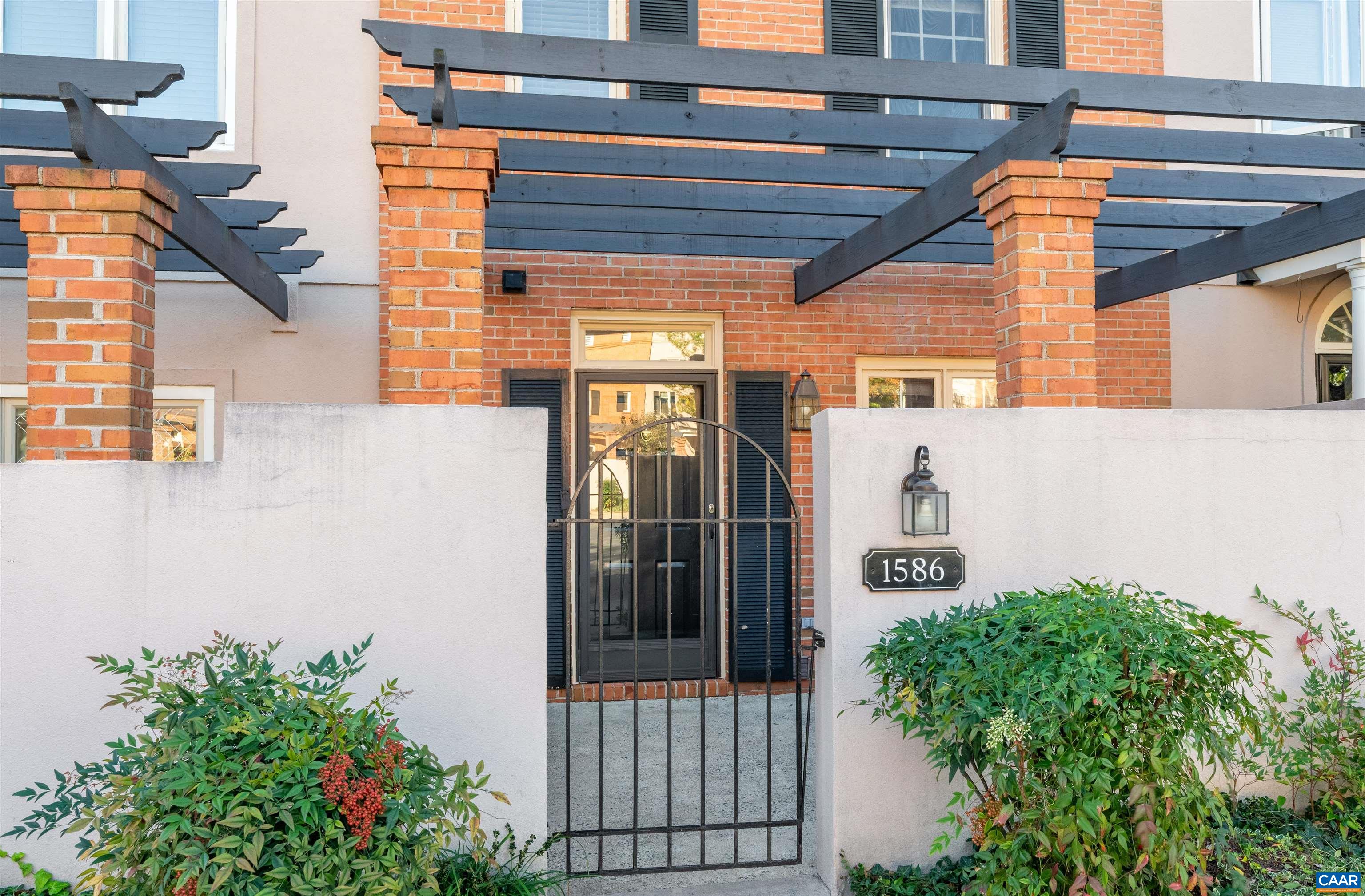 1586 GARDEN CT
