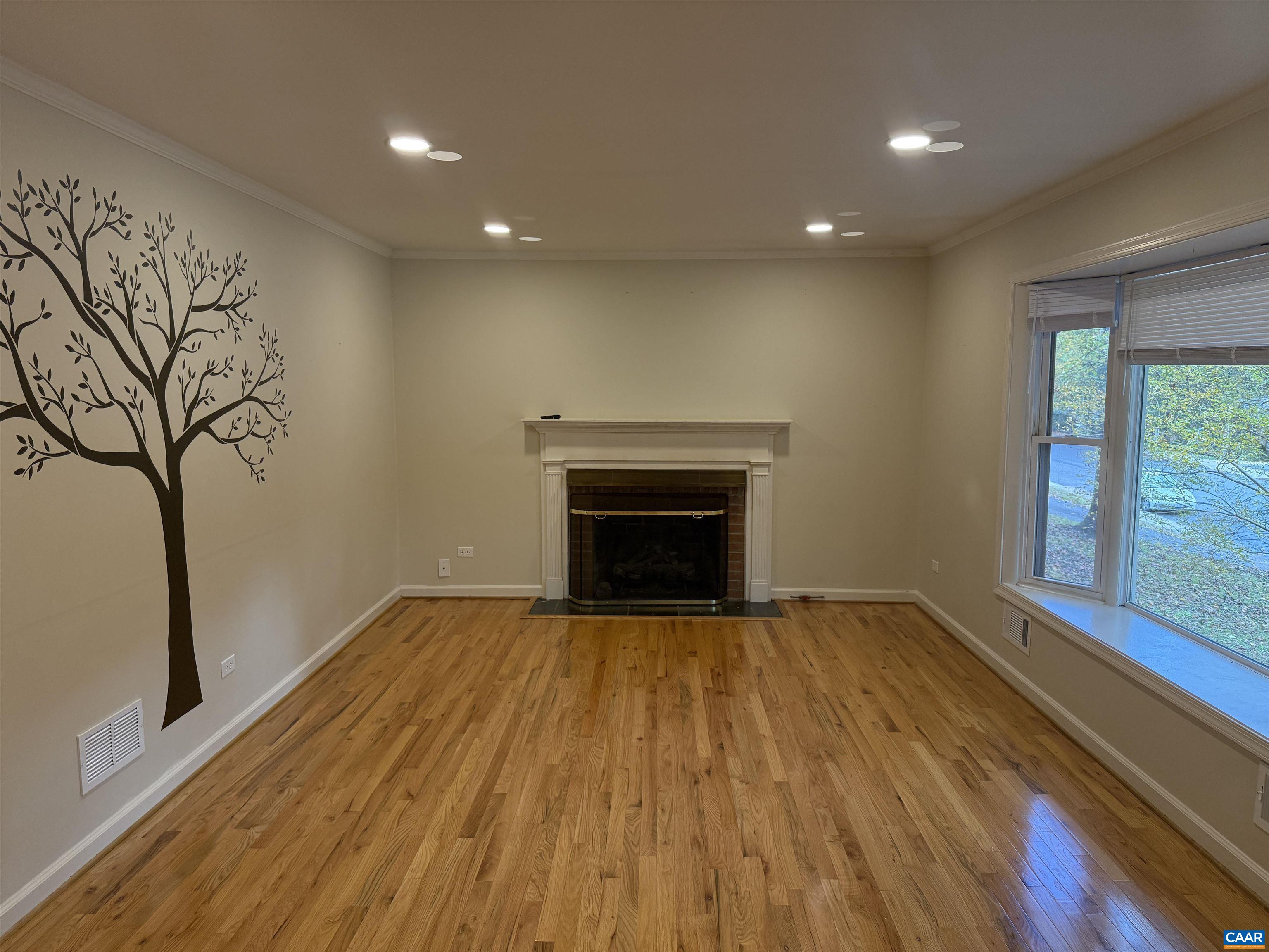 705 HIGHLAND AVE