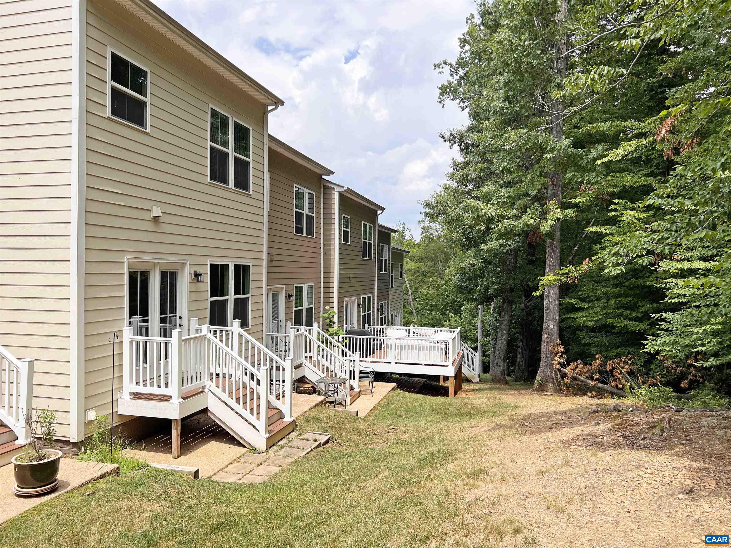 2056 BETHPAGE CT