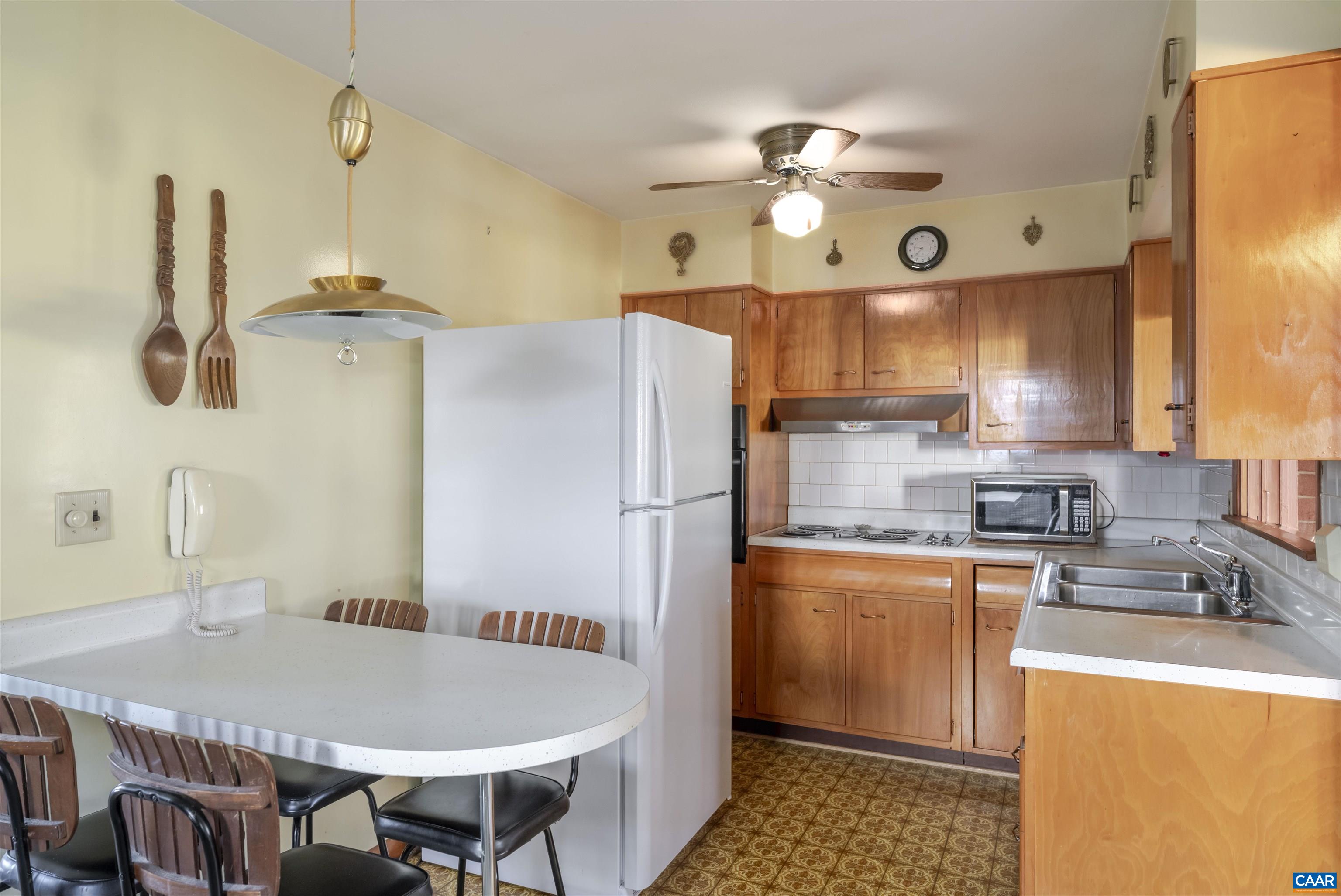 1007 SAINT CLAIR AVE