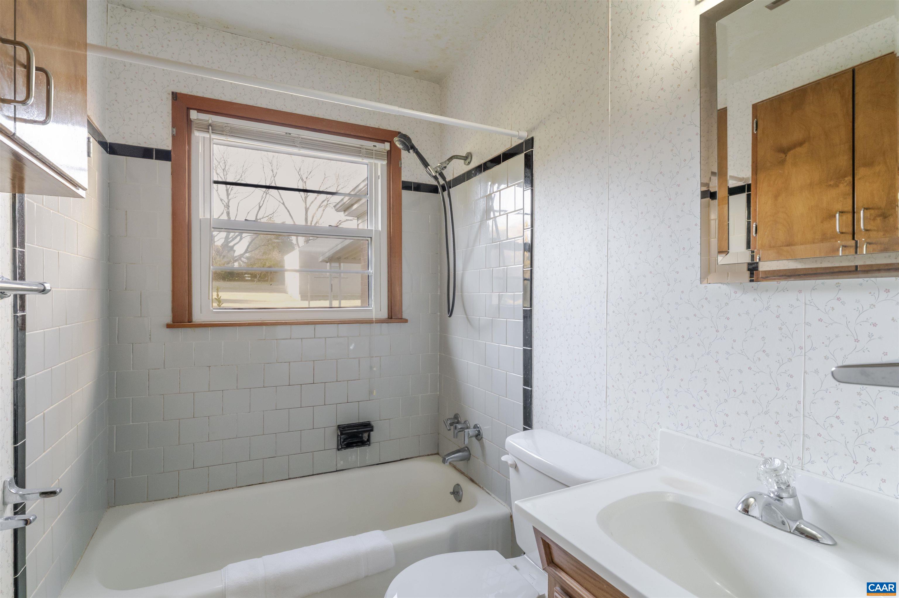 1007 SAINT CLAIR AVE