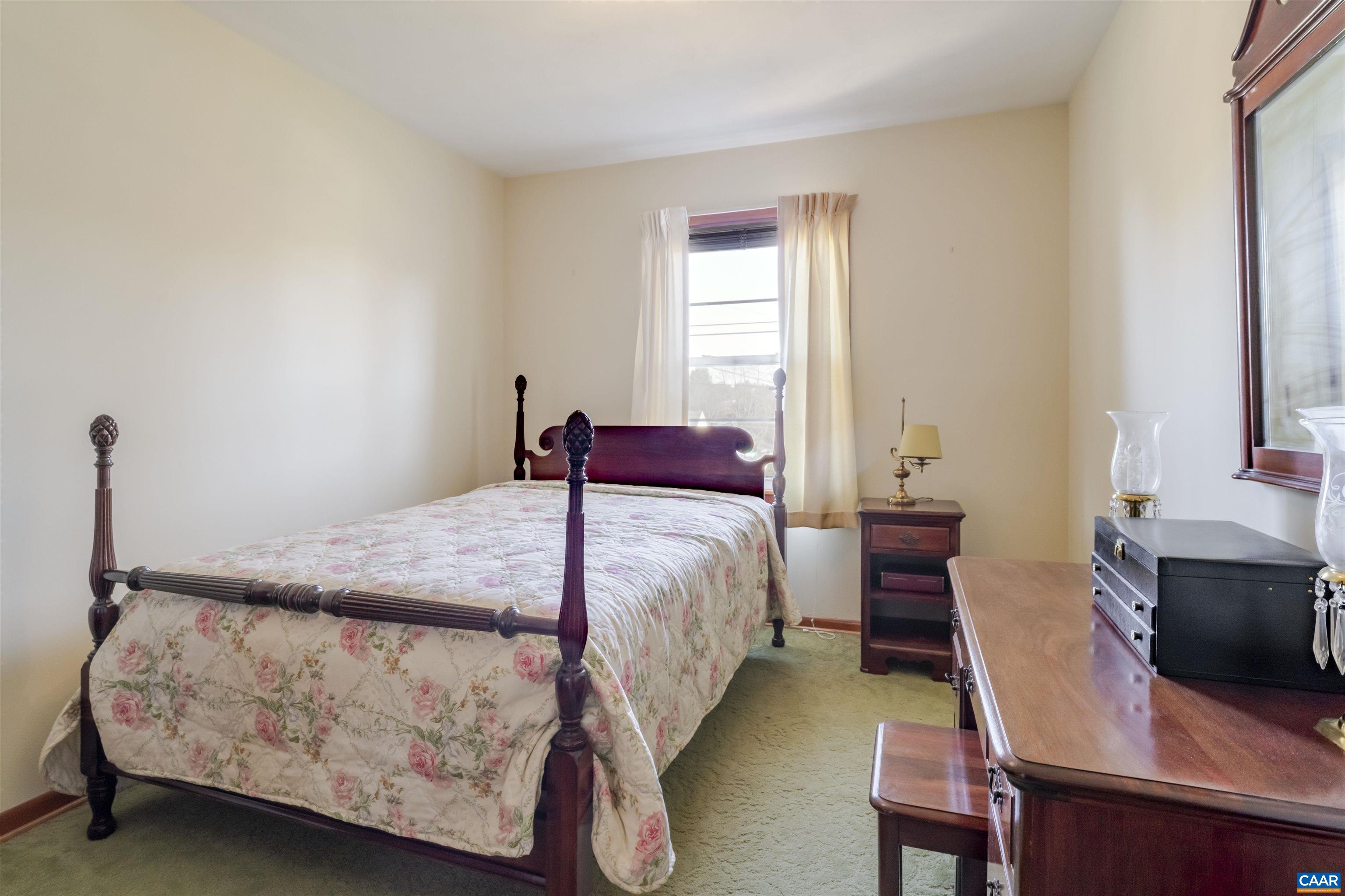 1007 SAINT CLAIR AVE