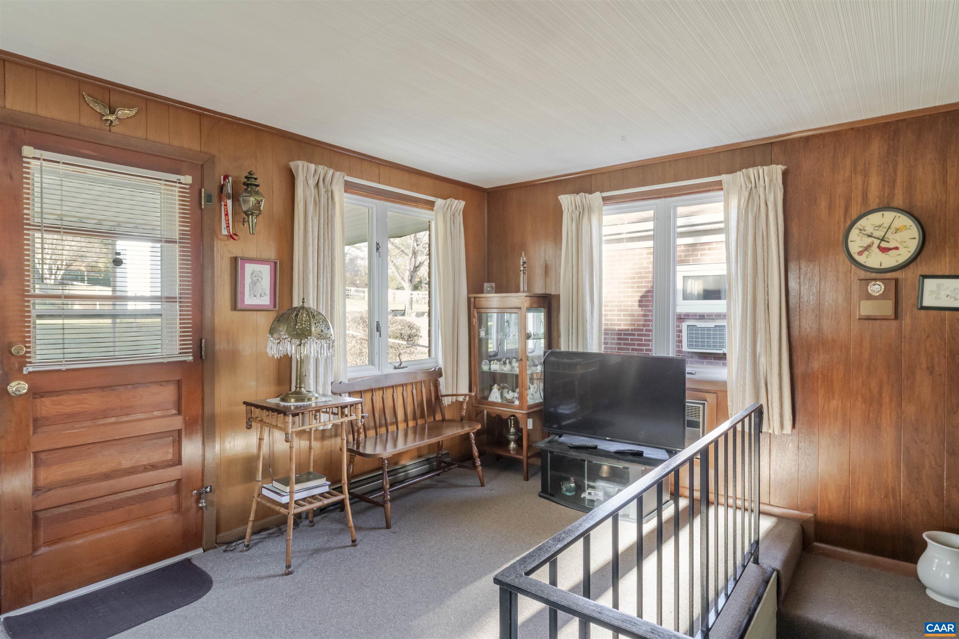 1007 SAINT CLAIR AVE