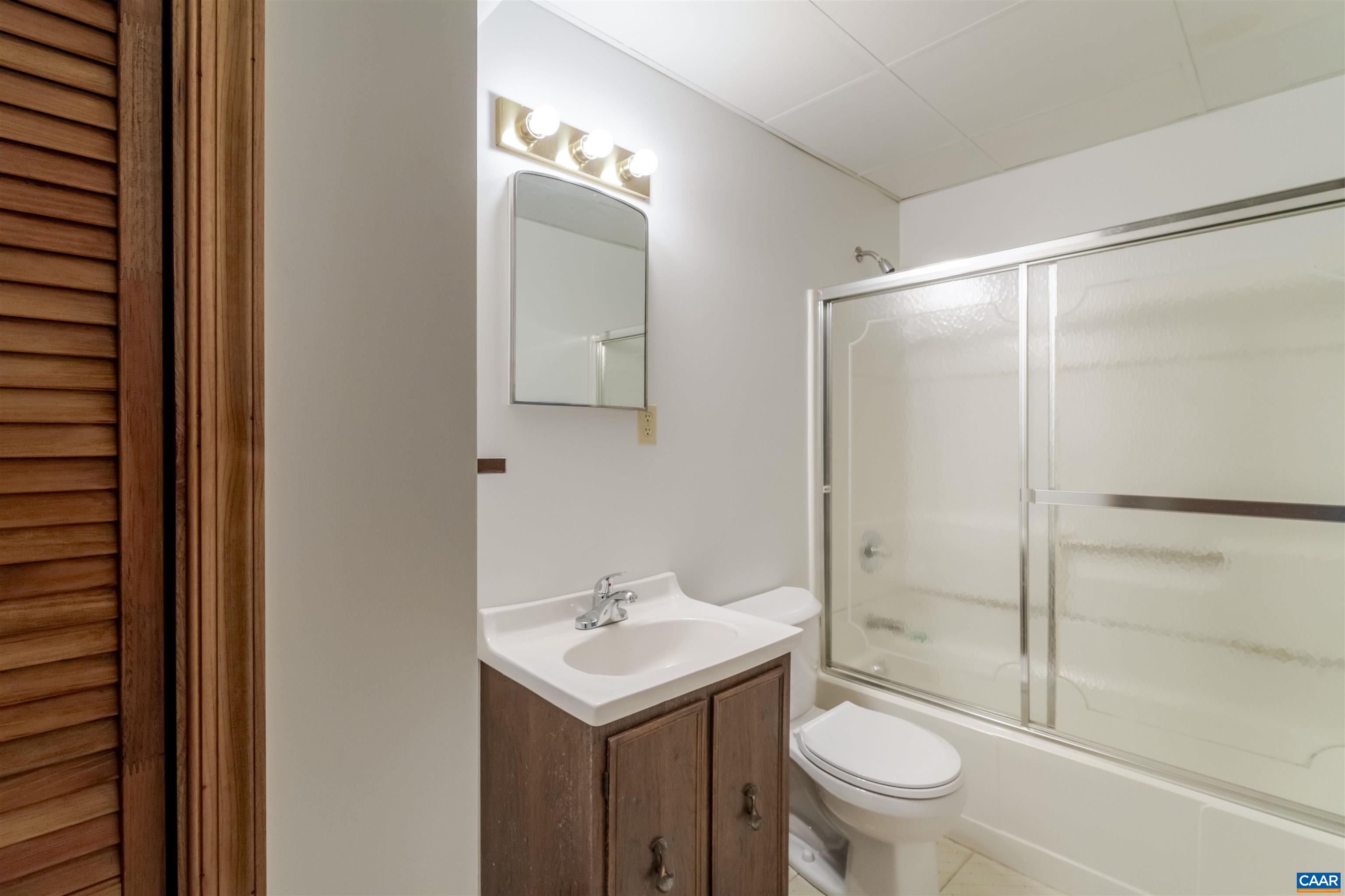 1007 SAINT CLAIR AVE