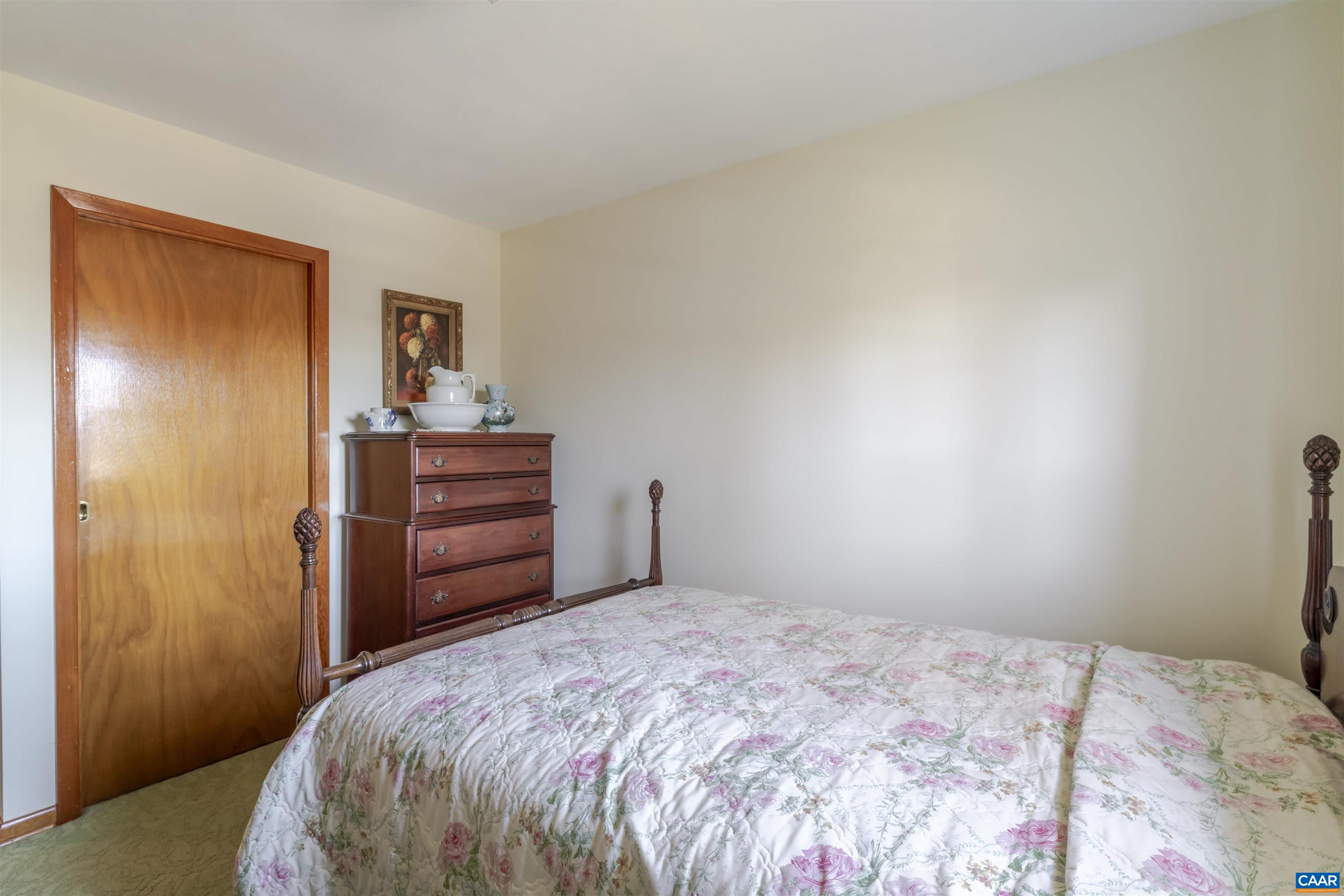 1007 SAINT CLAIR AVE