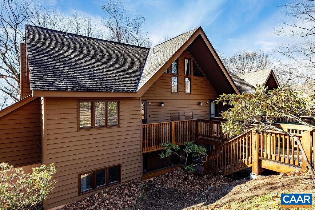 800 LAURELWOOD CONDOS