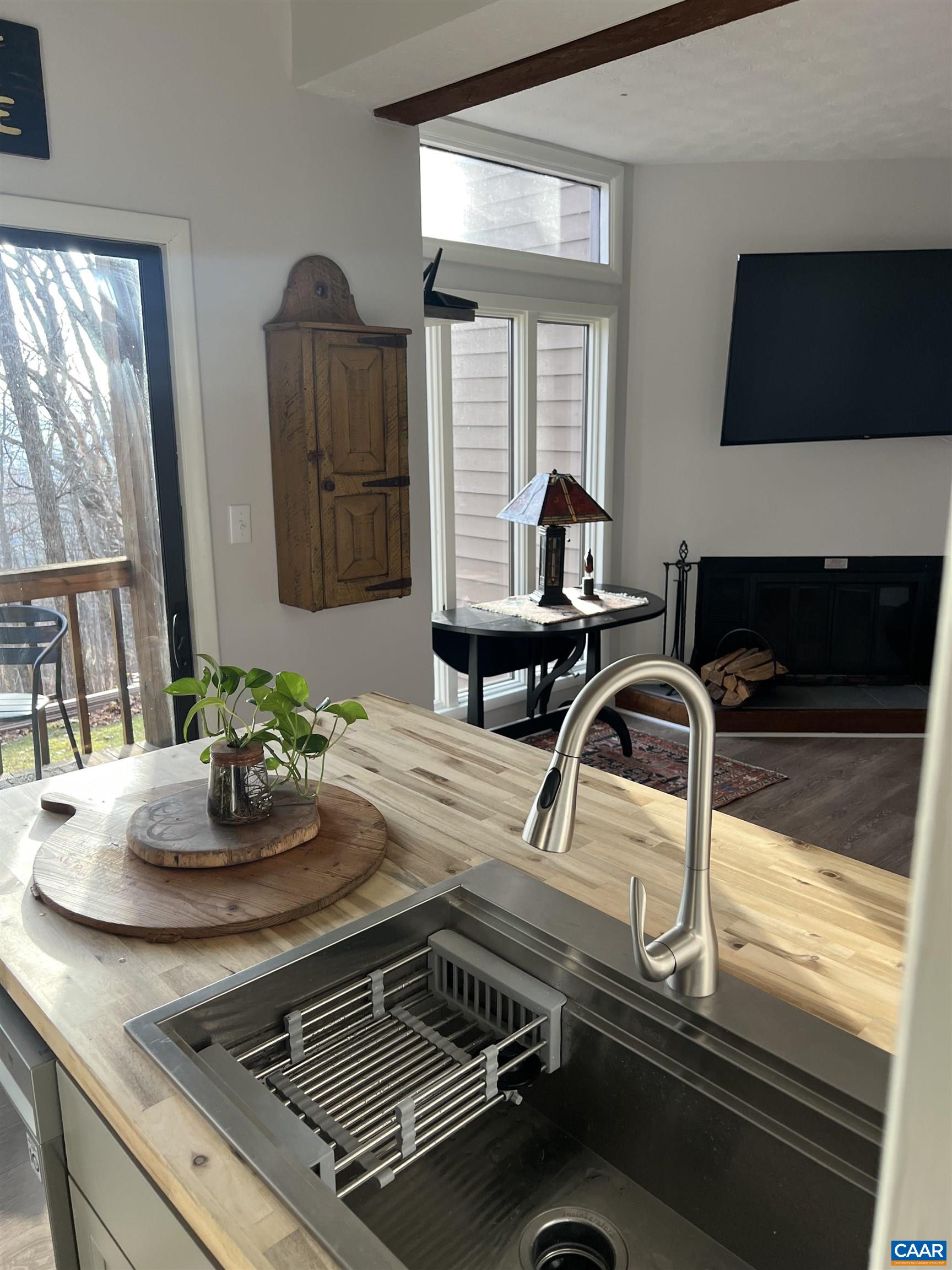 800 LAURELWOOD CONDOS