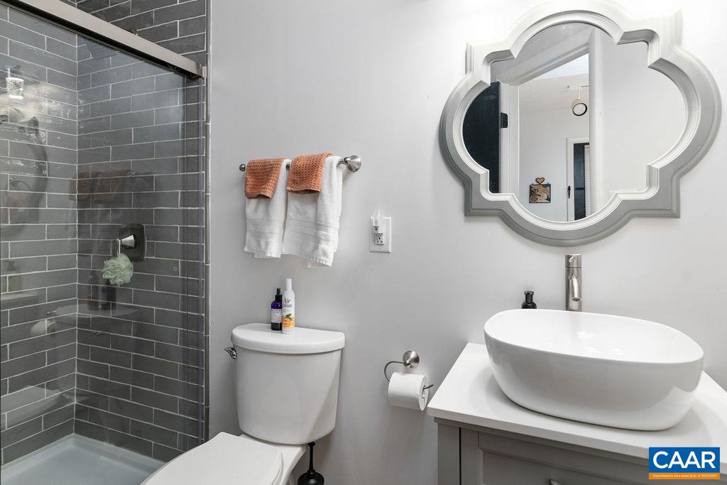 800 LAURELWOOD CONDOS