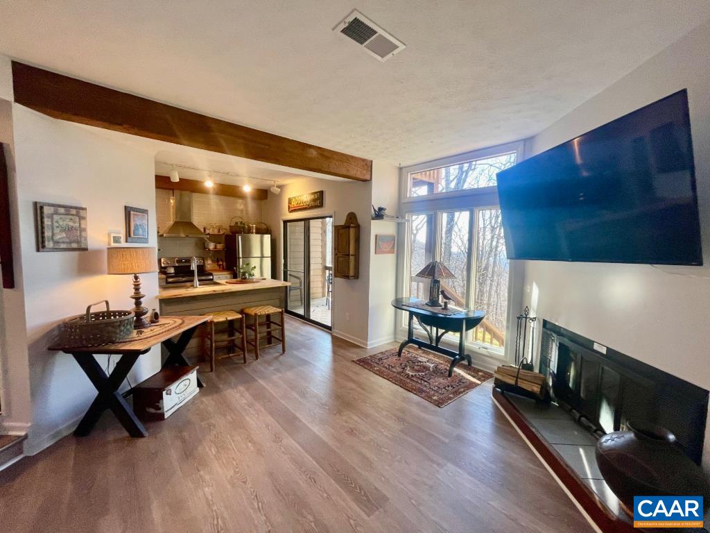 800 LAURELWOOD CONDOS