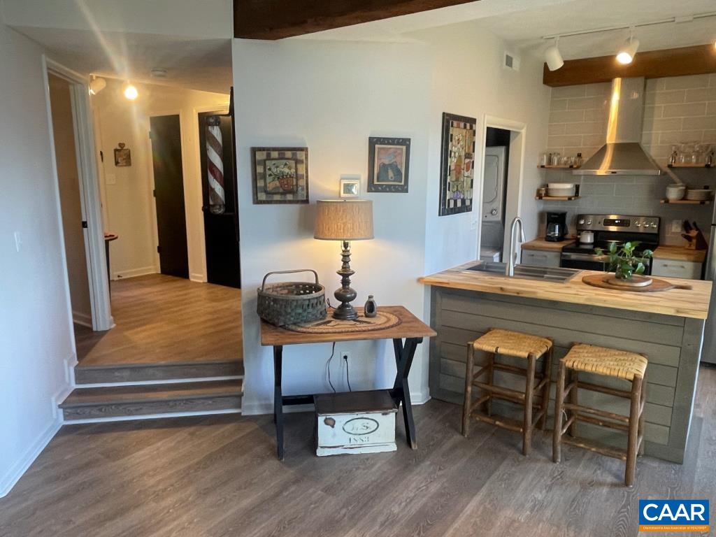 800 LAURELWOOD CONDOS