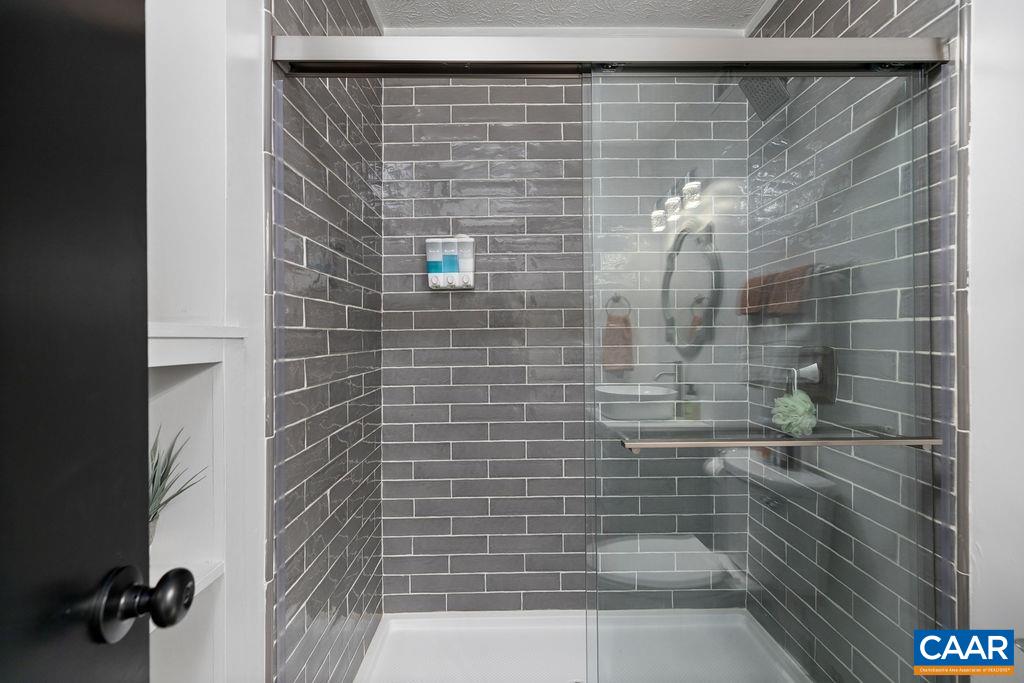 800 LAURELWOOD CONDOS