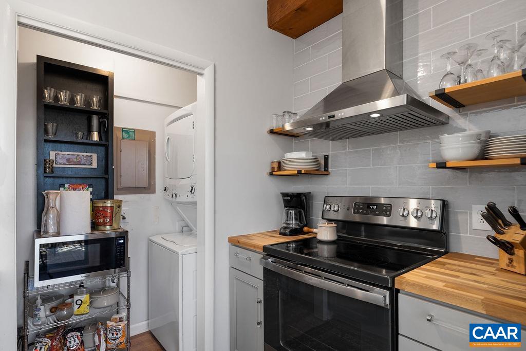 800 LAURELWOOD CONDOS