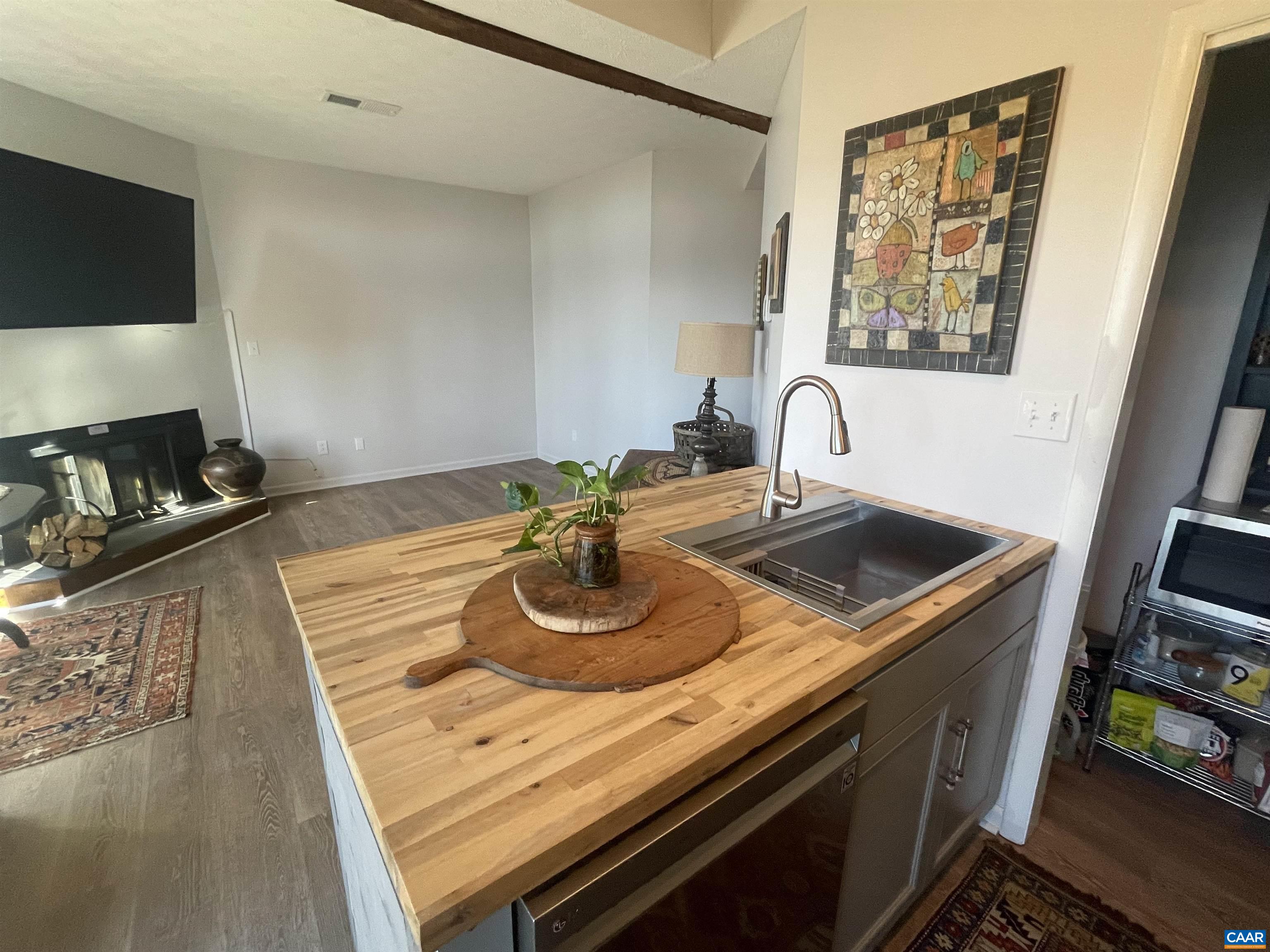 800 LAURELWOOD CONDOS