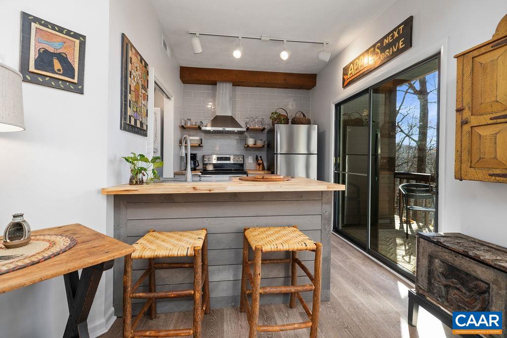 800 LAURELWOOD CONDOS