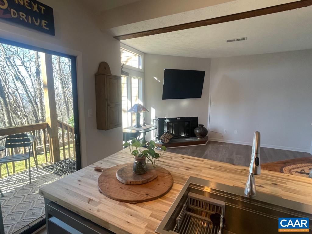 800 LAURELWOOD CONDOS
