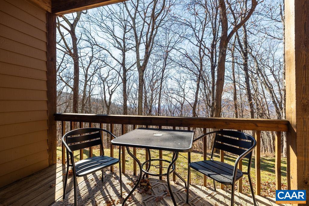 800 LAURELWOOD CONDOS