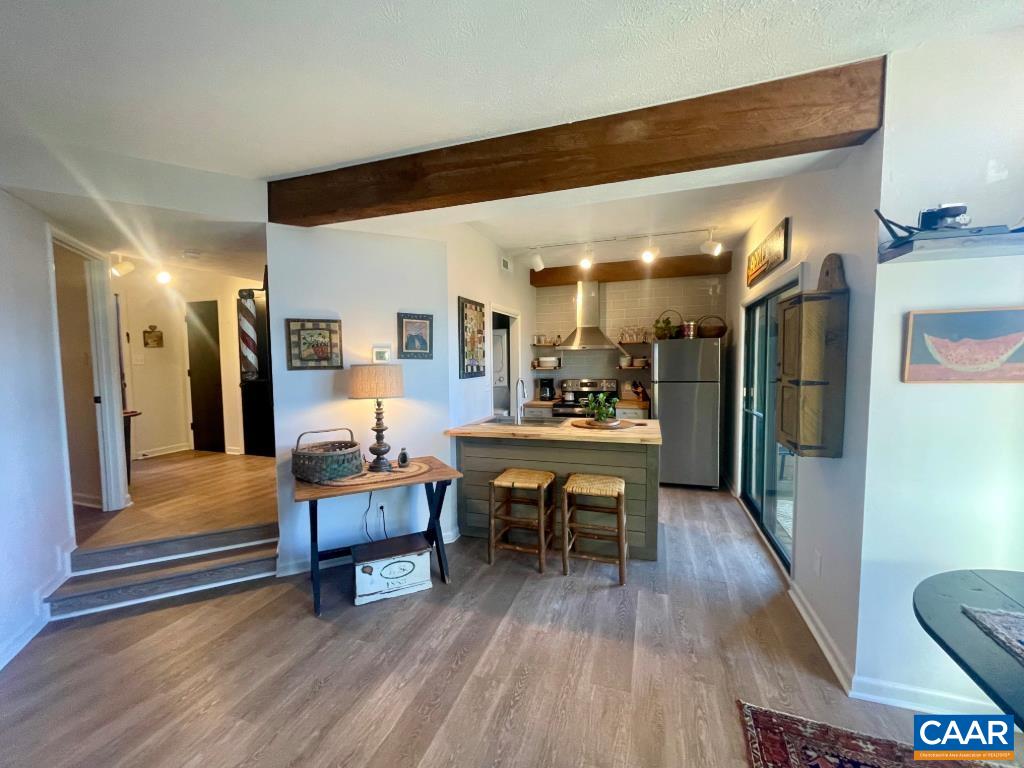 800 LAURELWOOD CONDOS