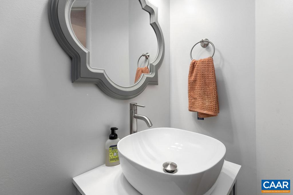 800 LAURELWOOD CONDOS