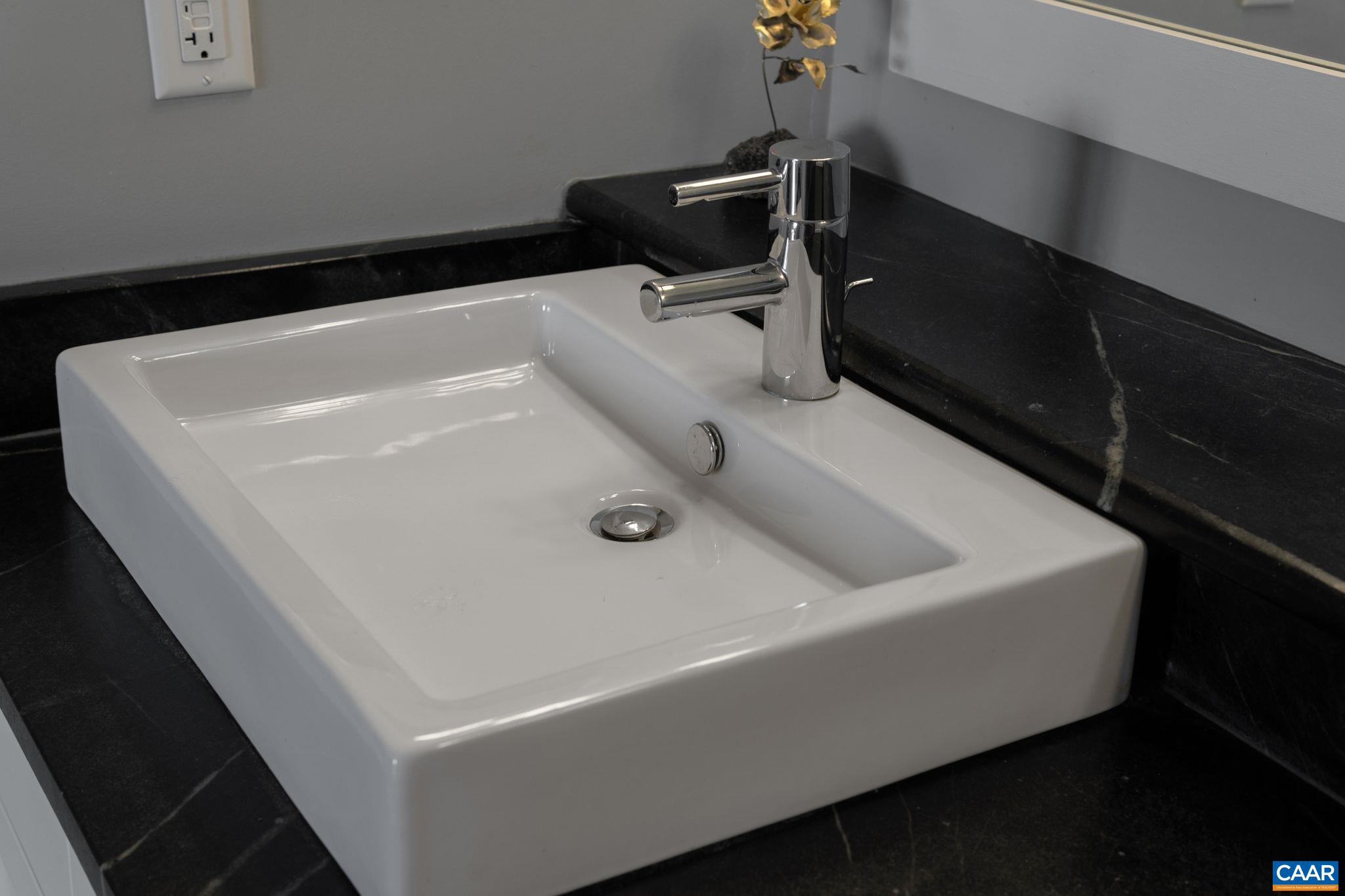 200 GARRETT ST Unit: 612