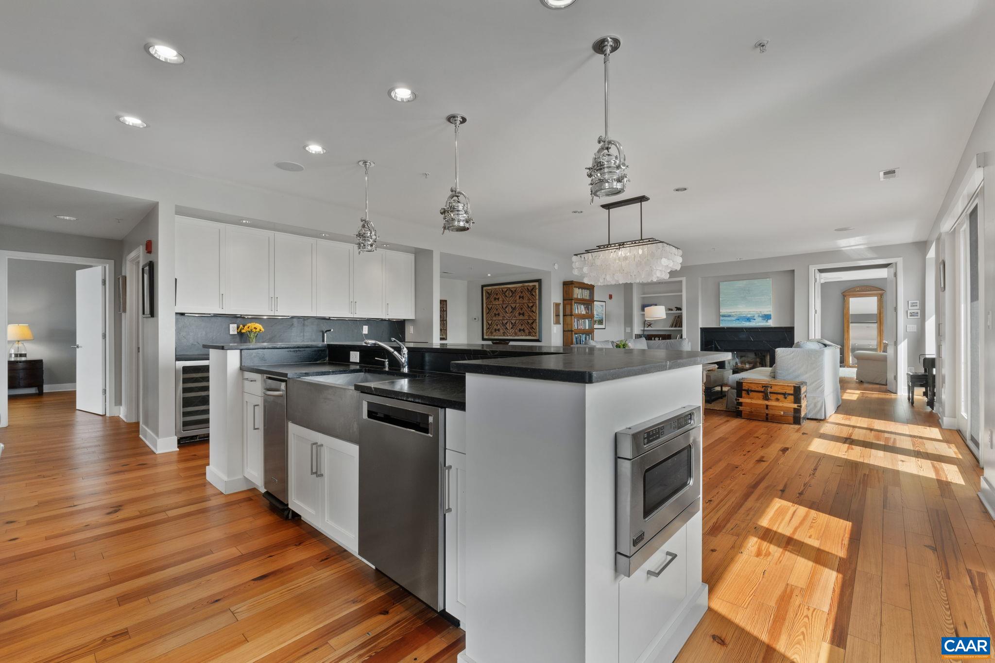 200 GARRETT ST Unit: 612