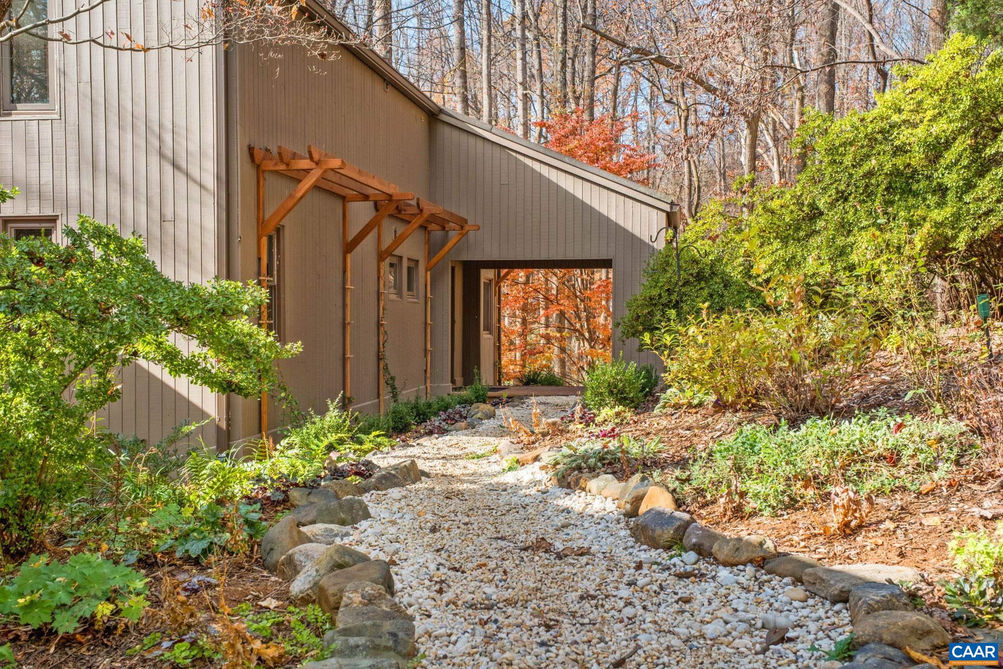 247 BLUE ROCK RDG