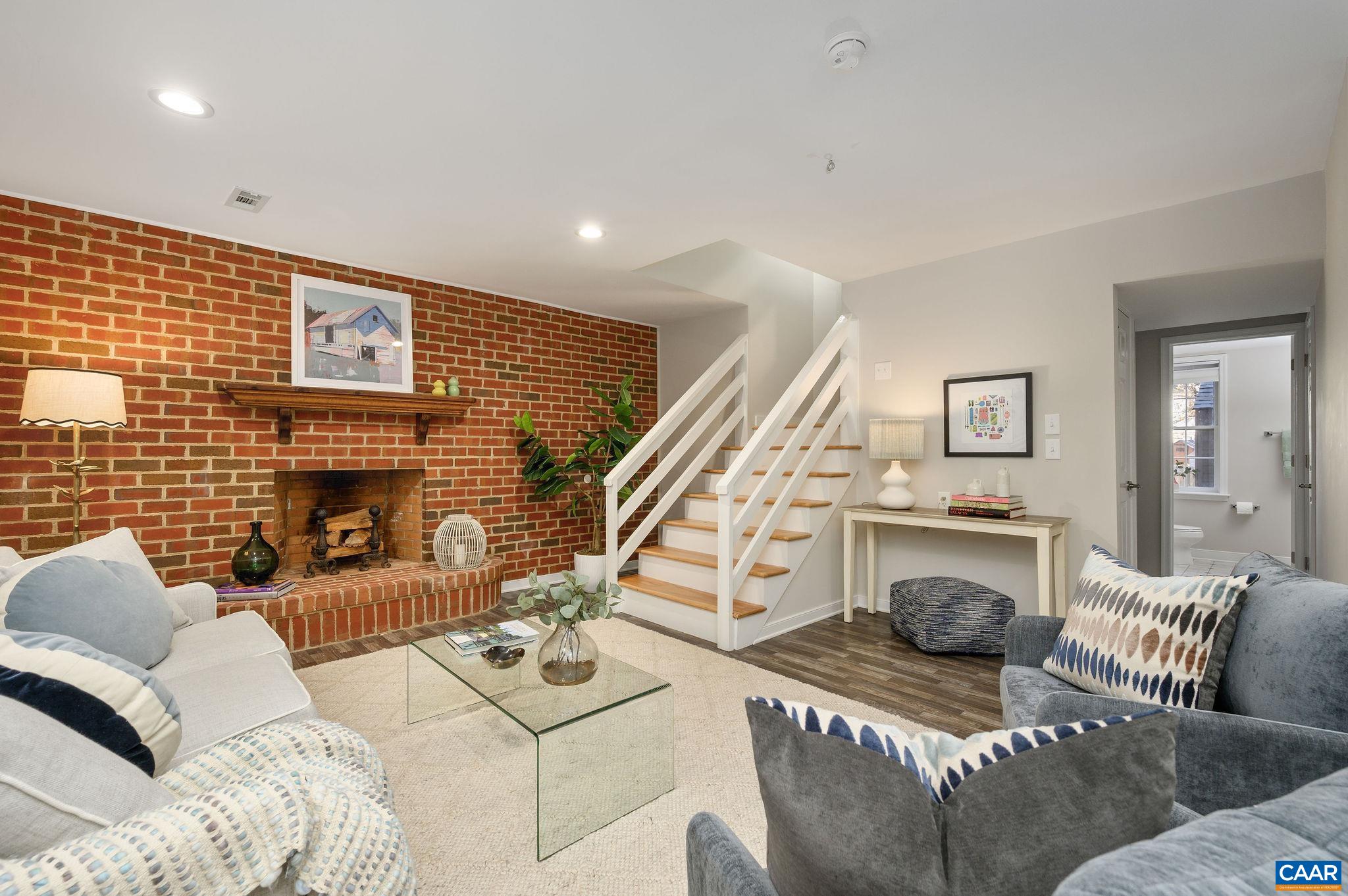 521 WOODMONT DR