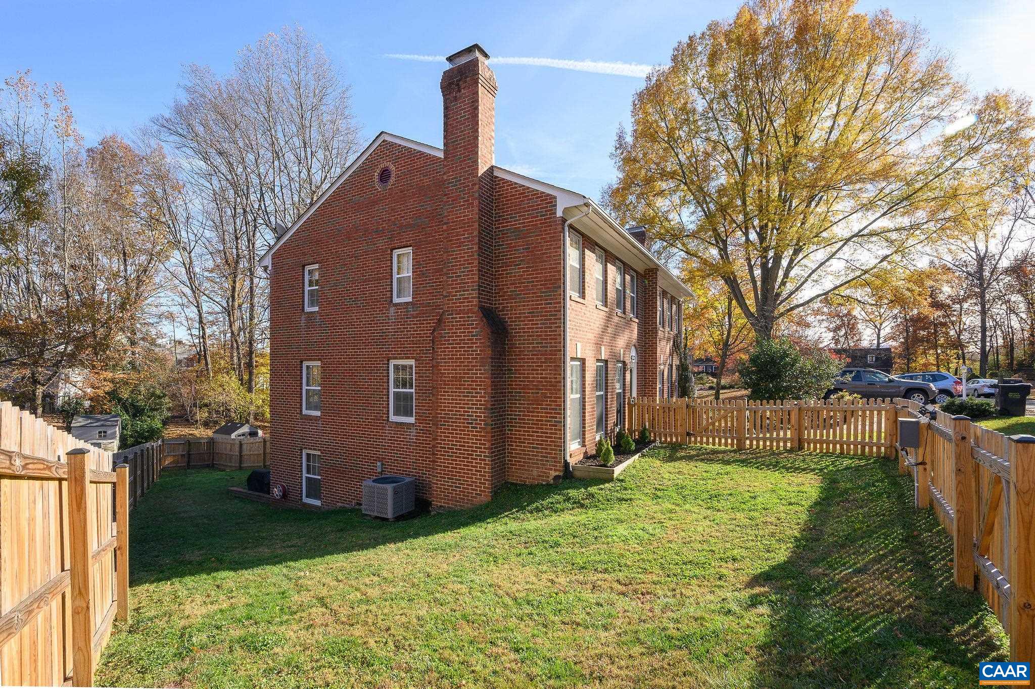 521 WOODMONT DR