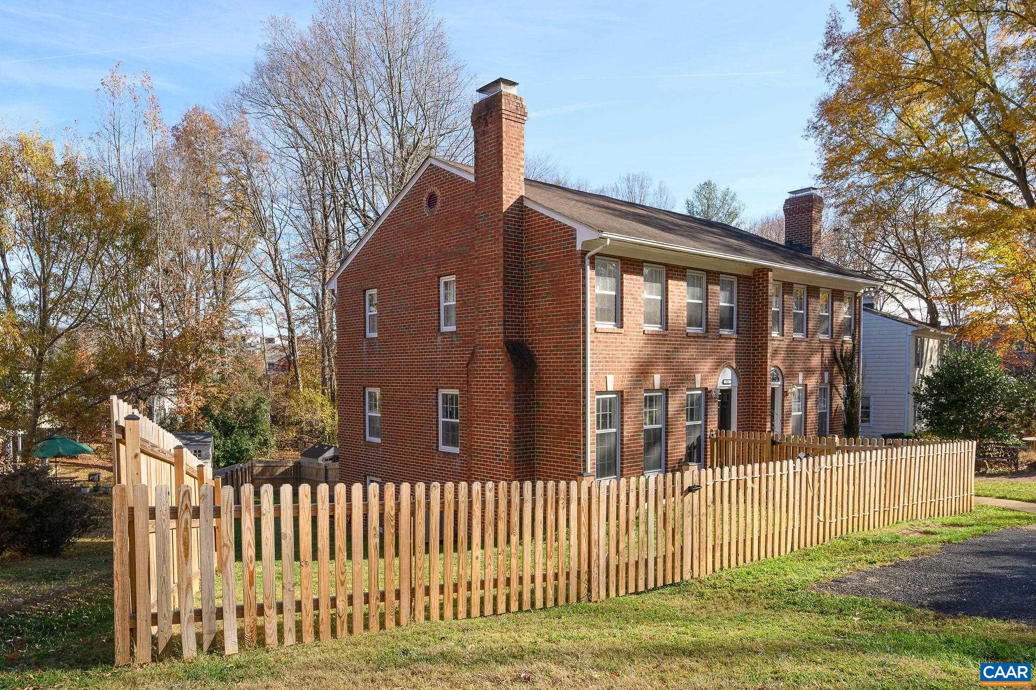 521 WOODMONT DR