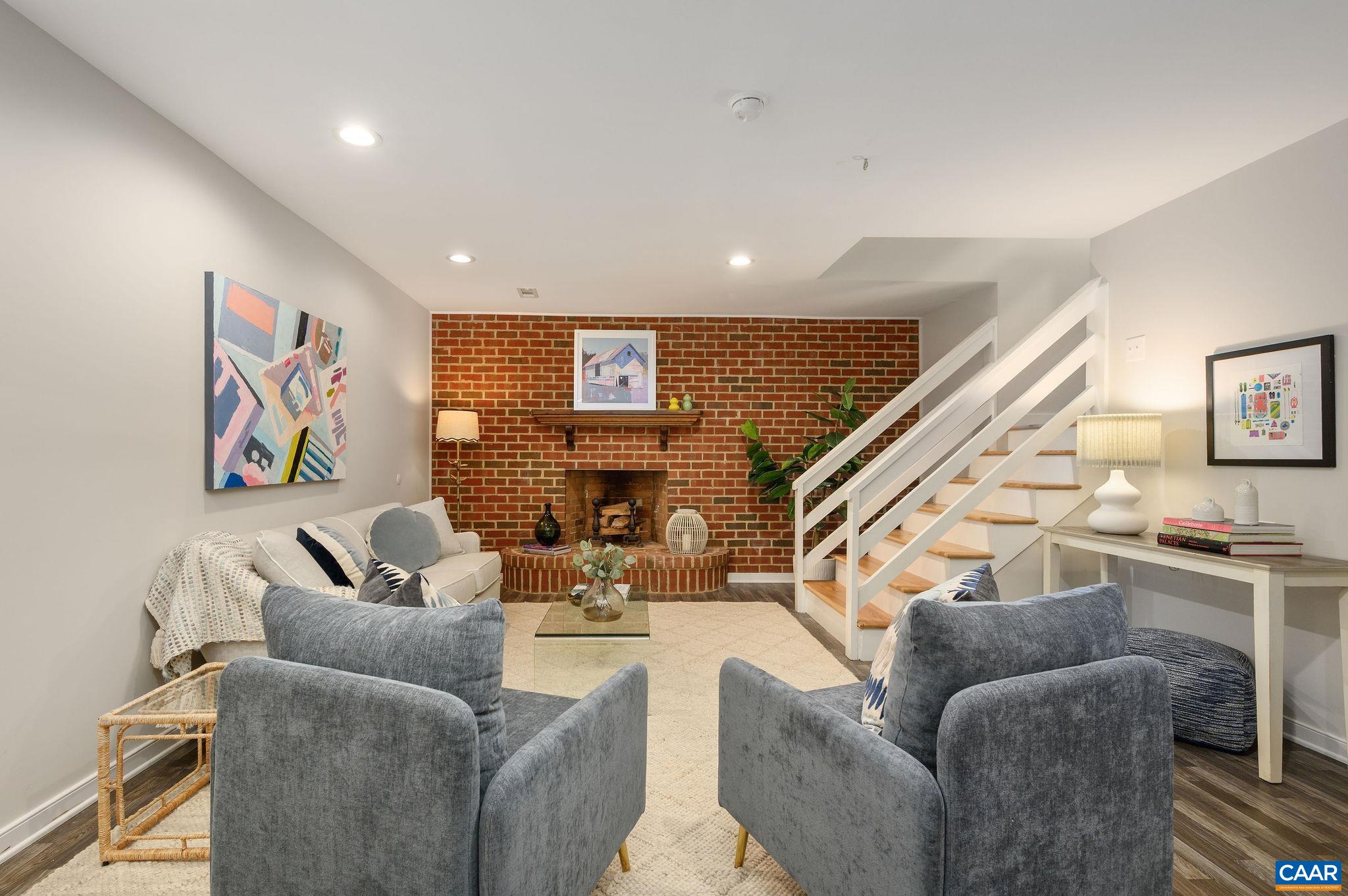 521 WOODMONT DR