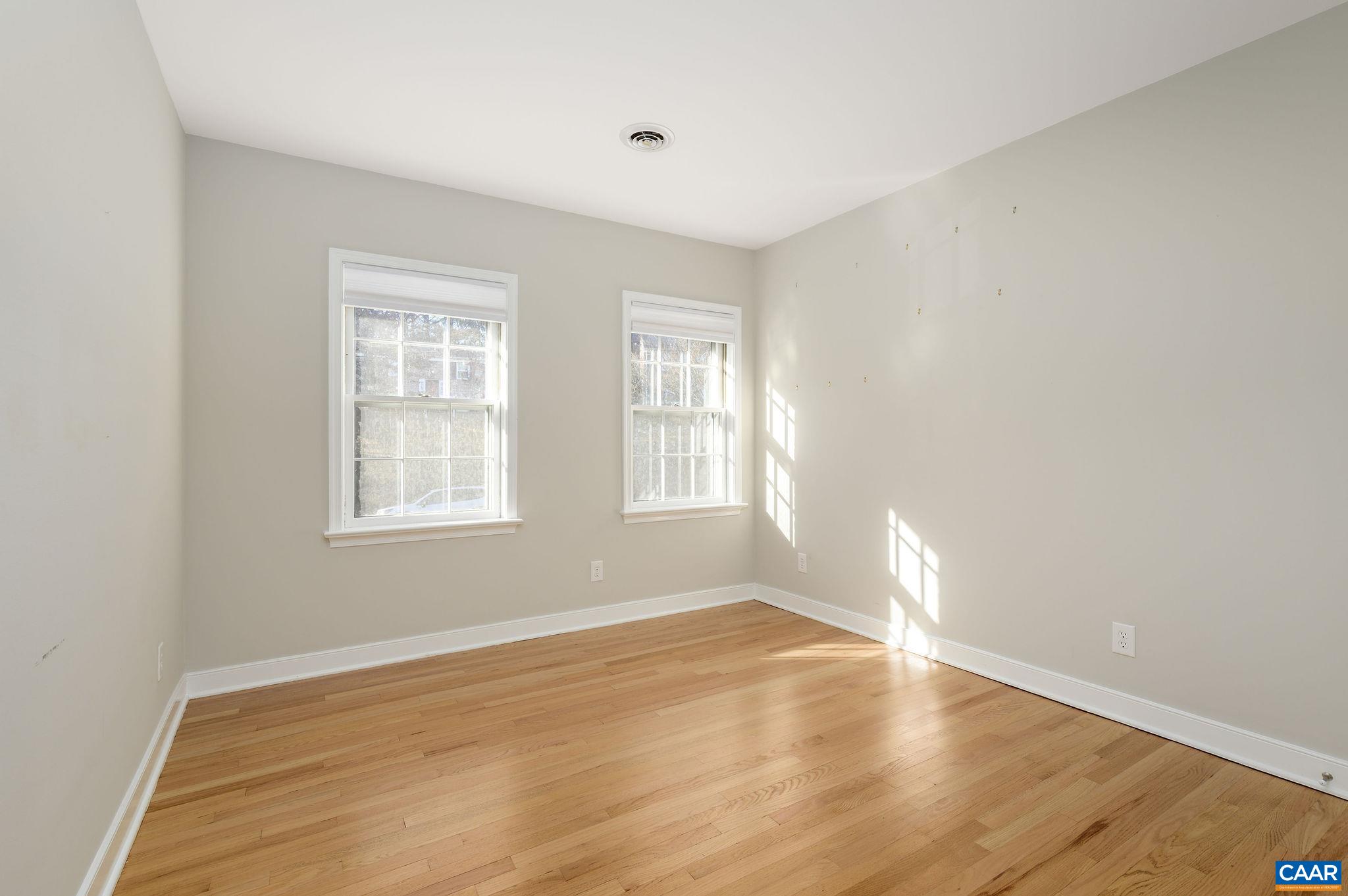 521 WOODMONT DR