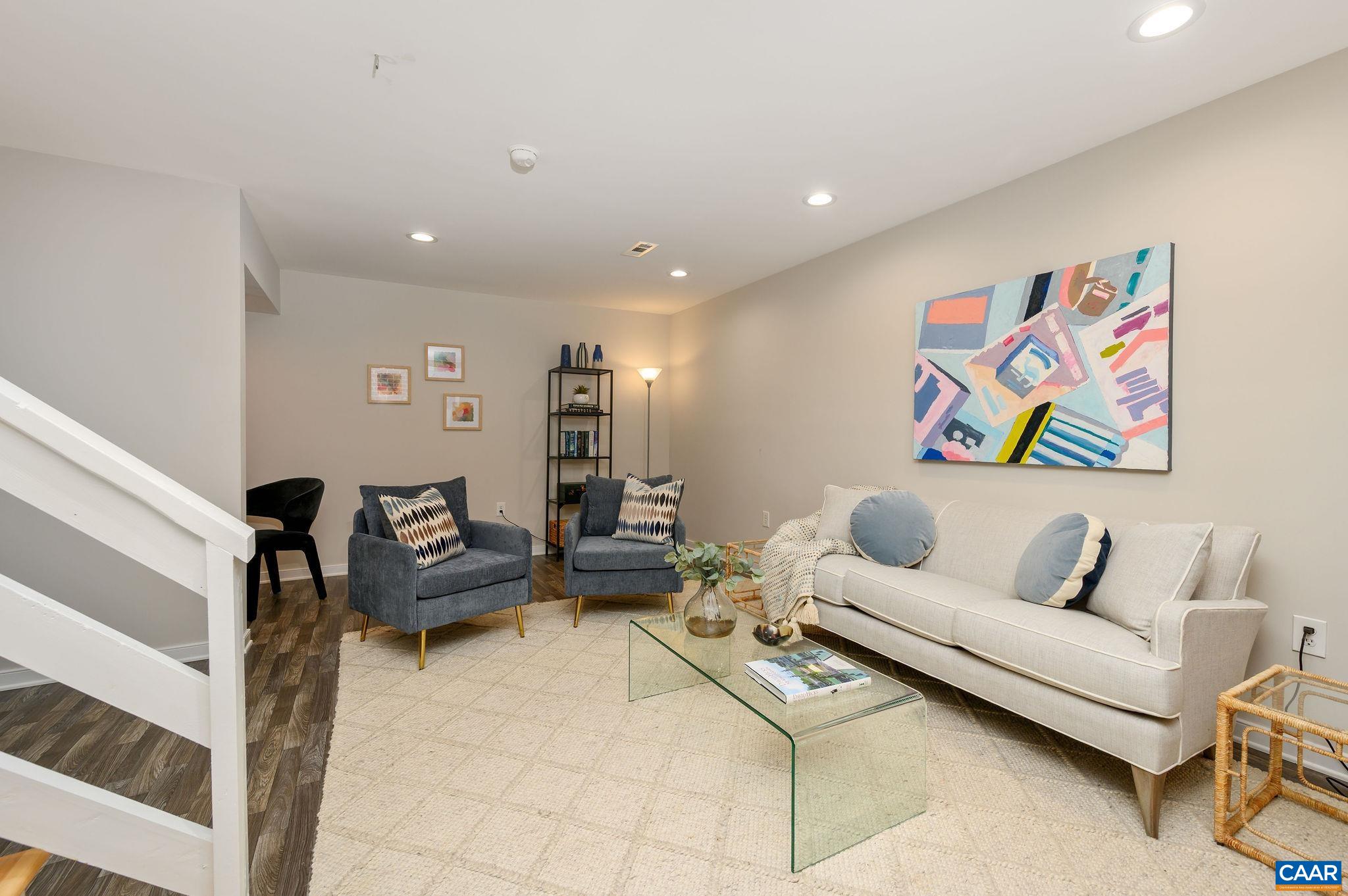 521 WOODMONT DR