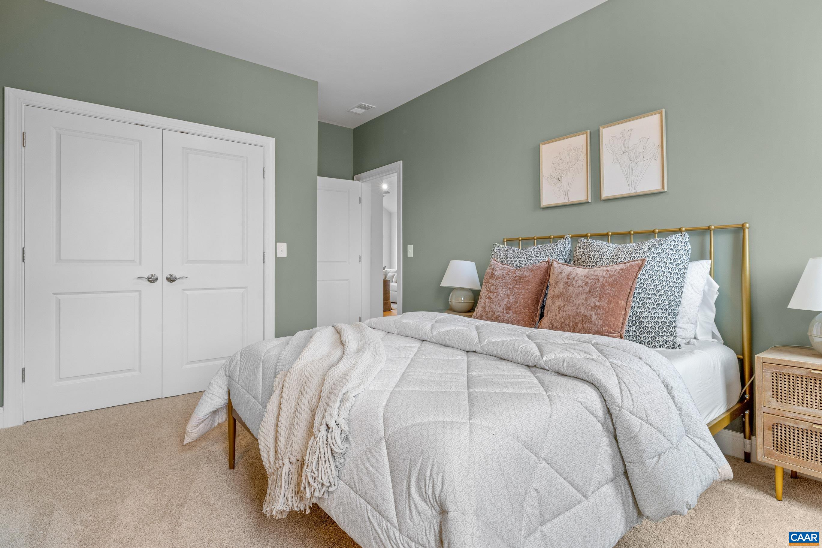2E CORSHAM ST
