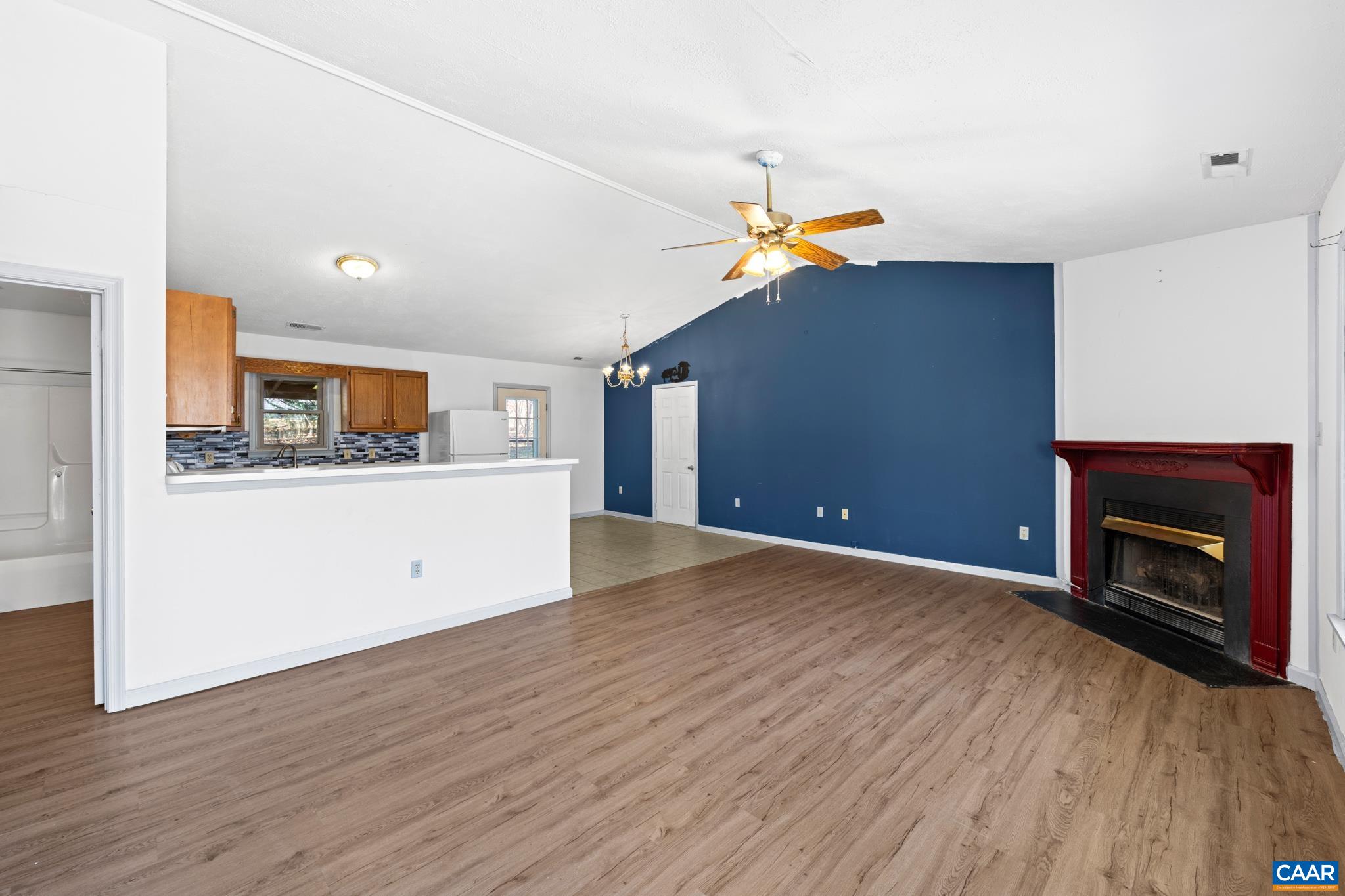 364 LARKSPUR RD