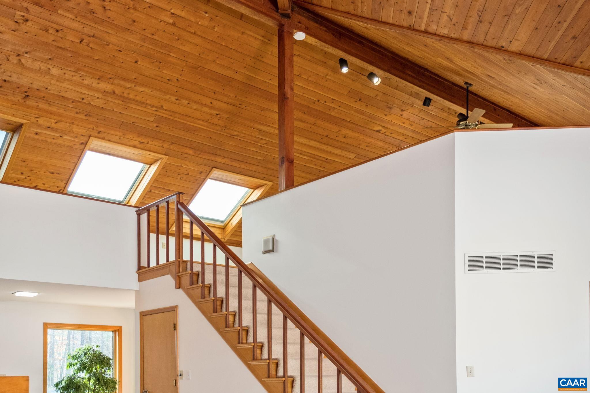 298 COURTHOUSE MOUNTAIN LN