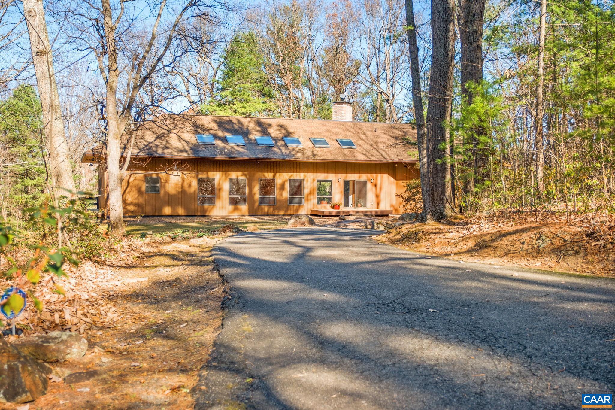 298 COURTHOUSE MOUNTAIN LN