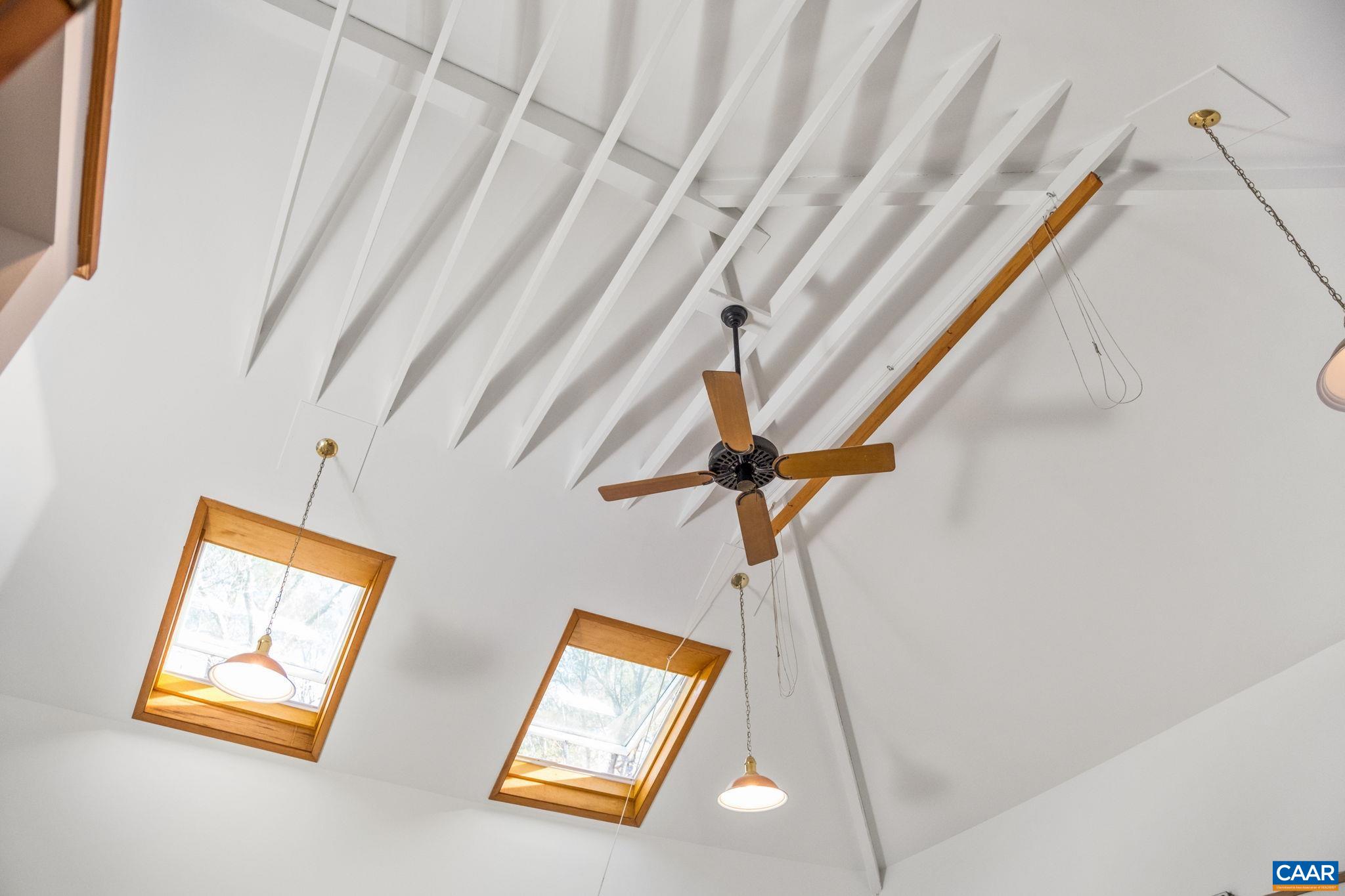 298 COURTHOUSE MOUNTAIN LN