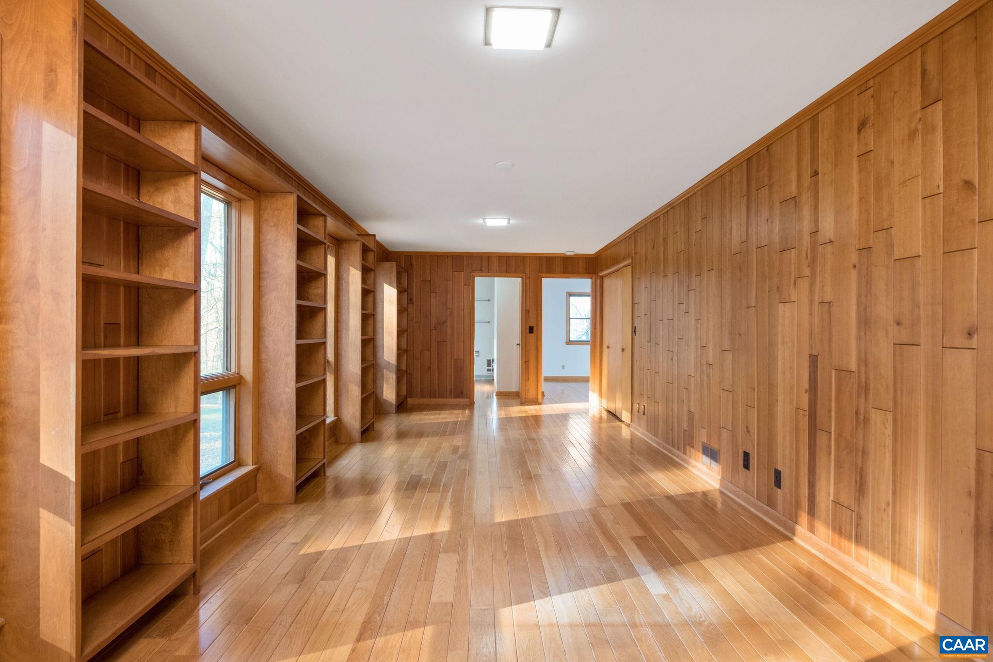 298 COURTHOUSE MOUNTAIN LN