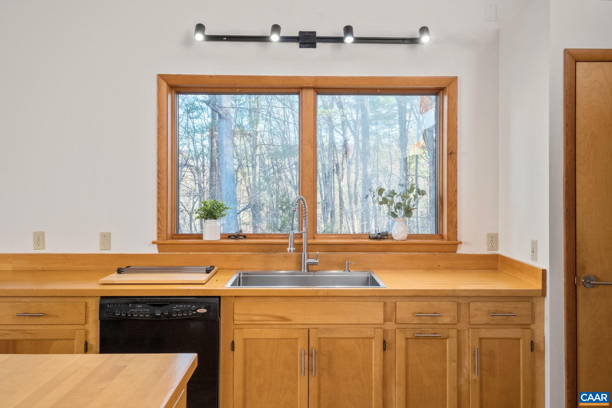 298 COURTHOUSE MOUNTAIN LN