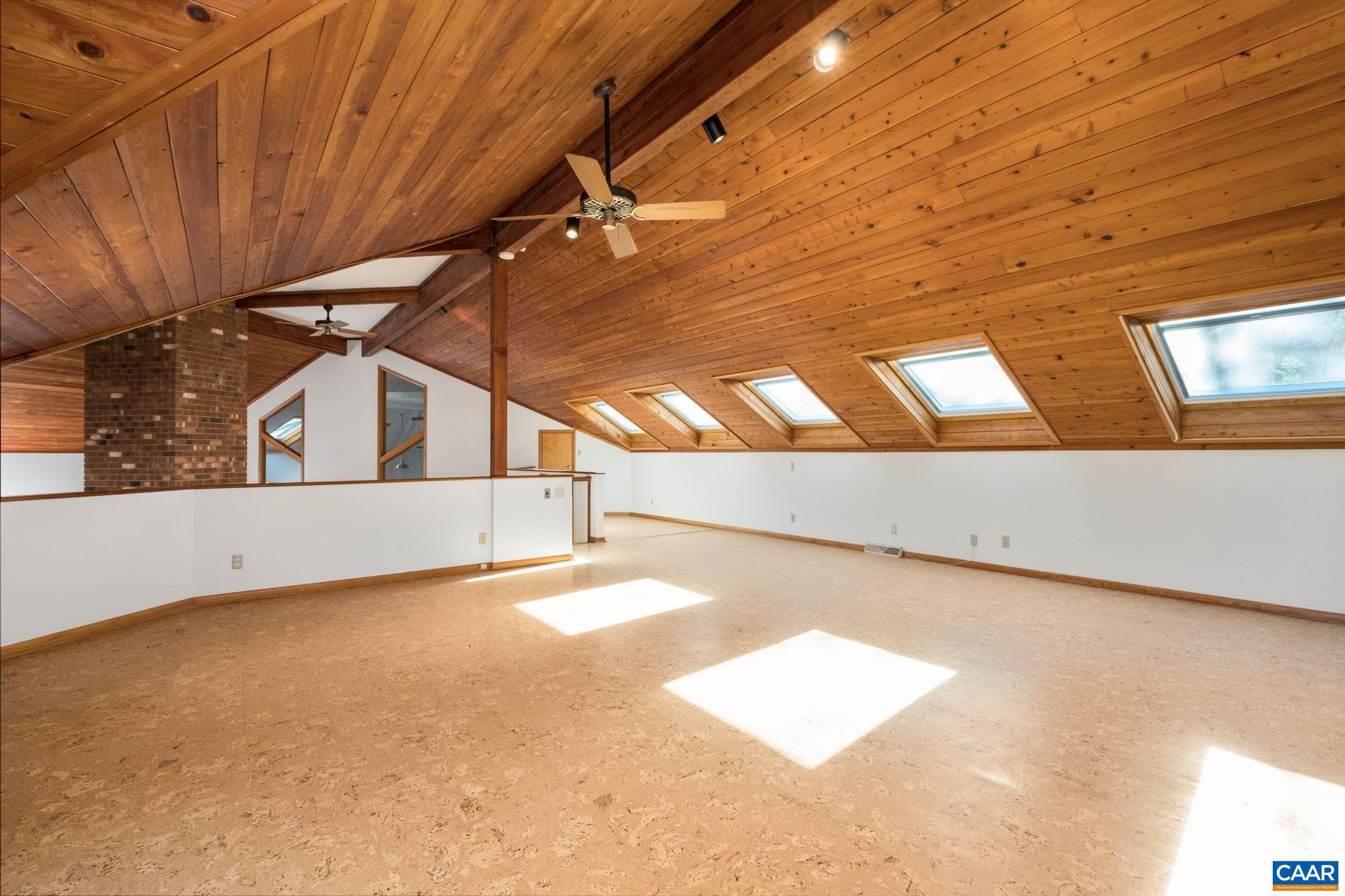 298 COURTHOUSE MOUNTAIN LN