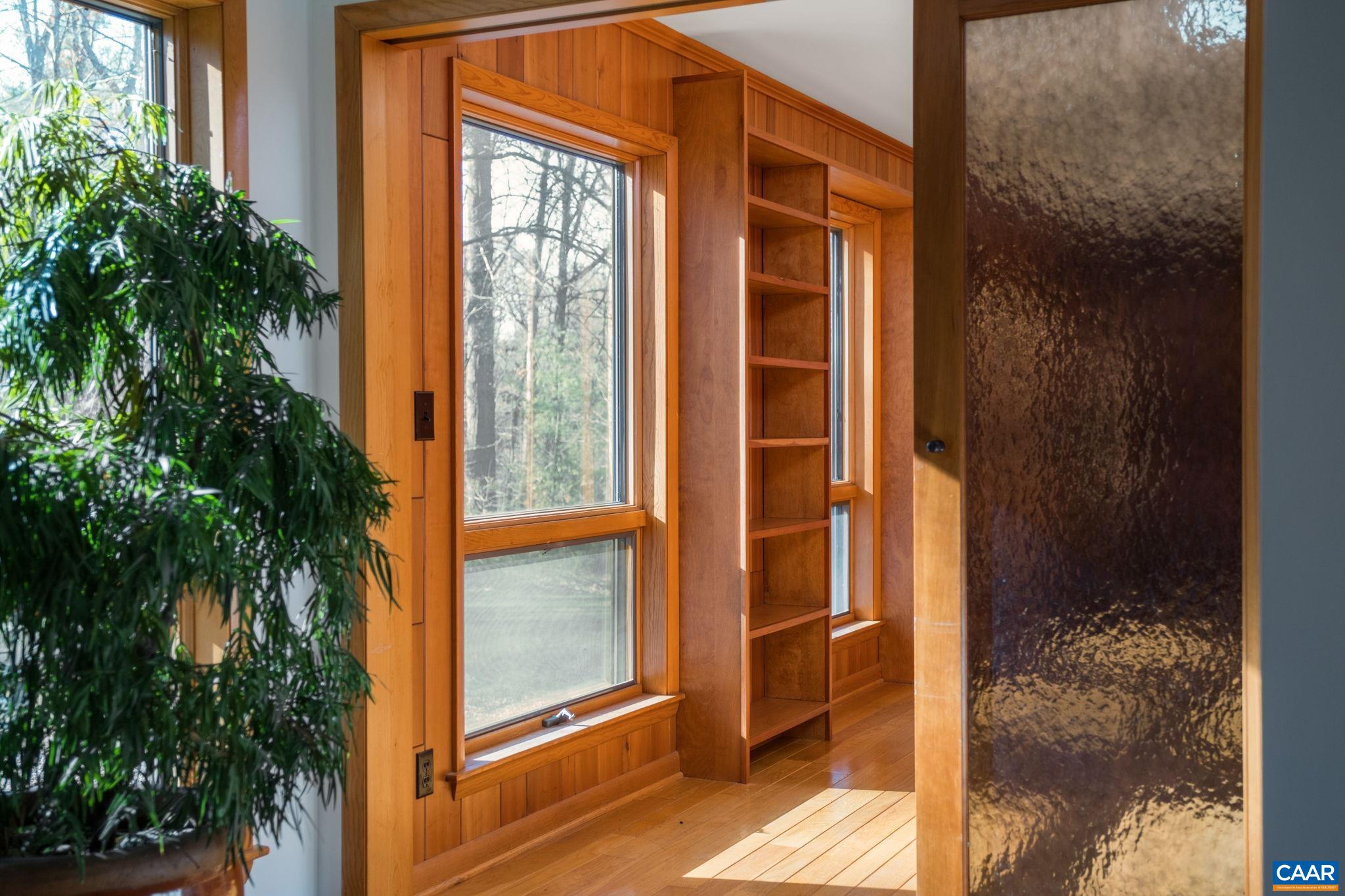 298 COURTHOUSE MOUNTAIN LN