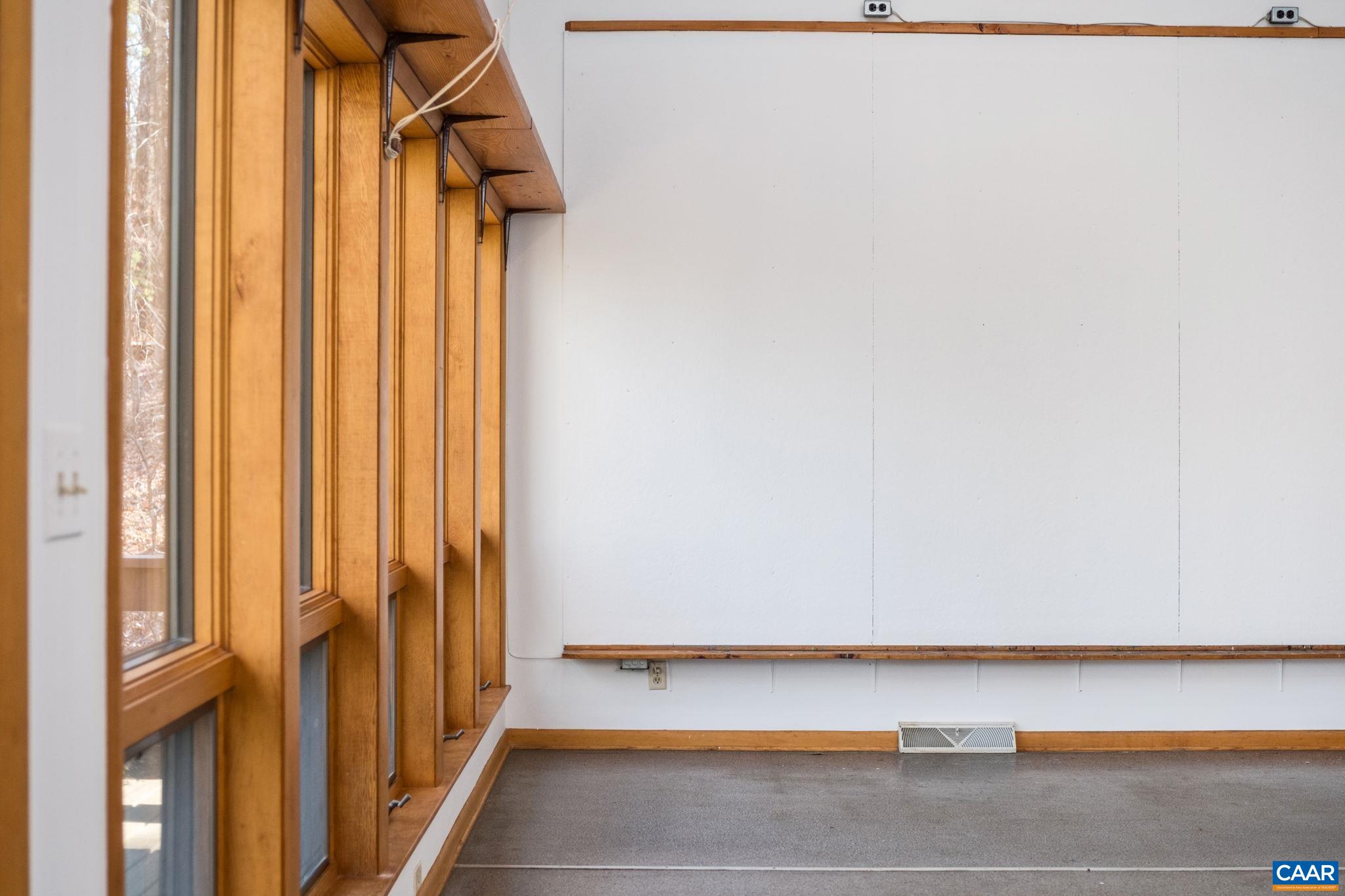 298 COURTHOUSE MOUNTAIN LN