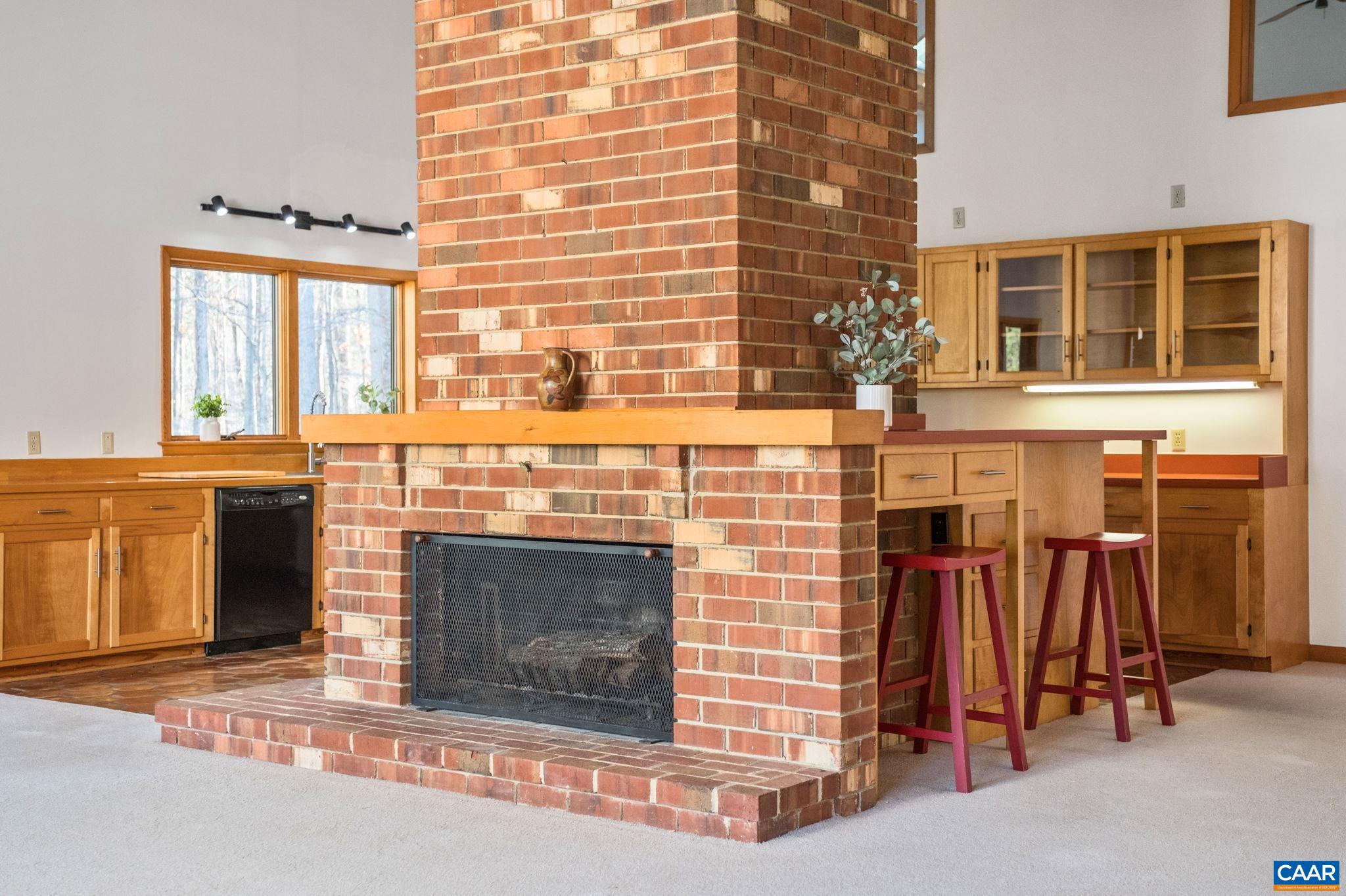 298 COURTHOUSE MOUNTAIN LN